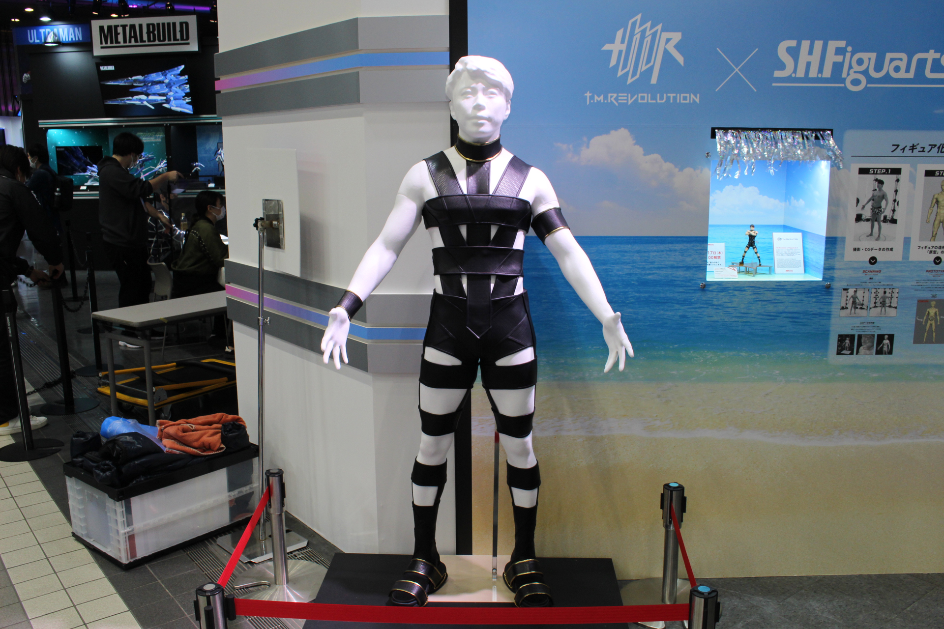 「HOT LIMIT」を象徴する衣装は、現在の西川さんの体型に合わせ新たに作られたものをモチーフとしている