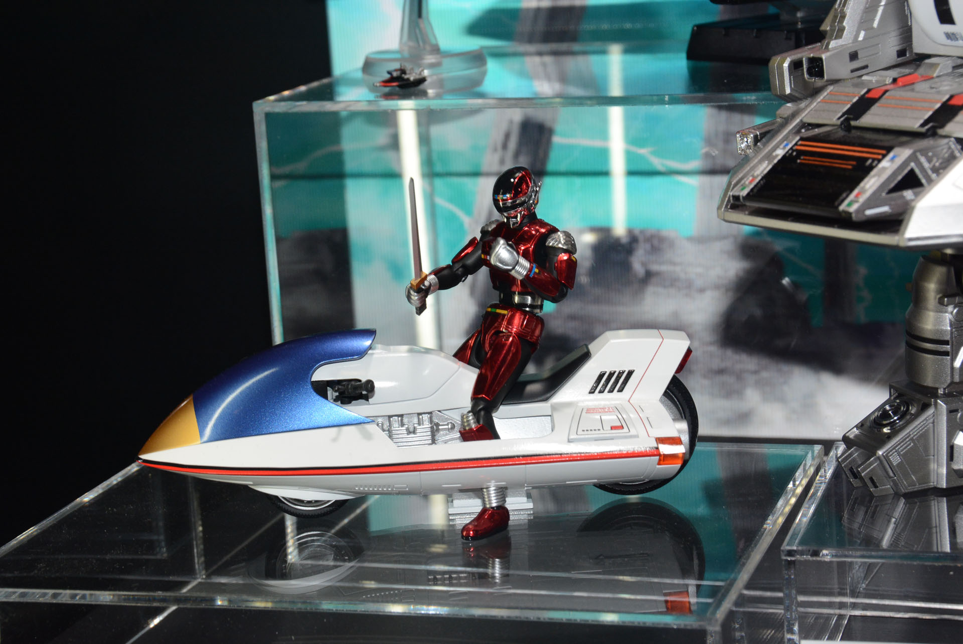 「宇宙刑事シャリバン」も展開