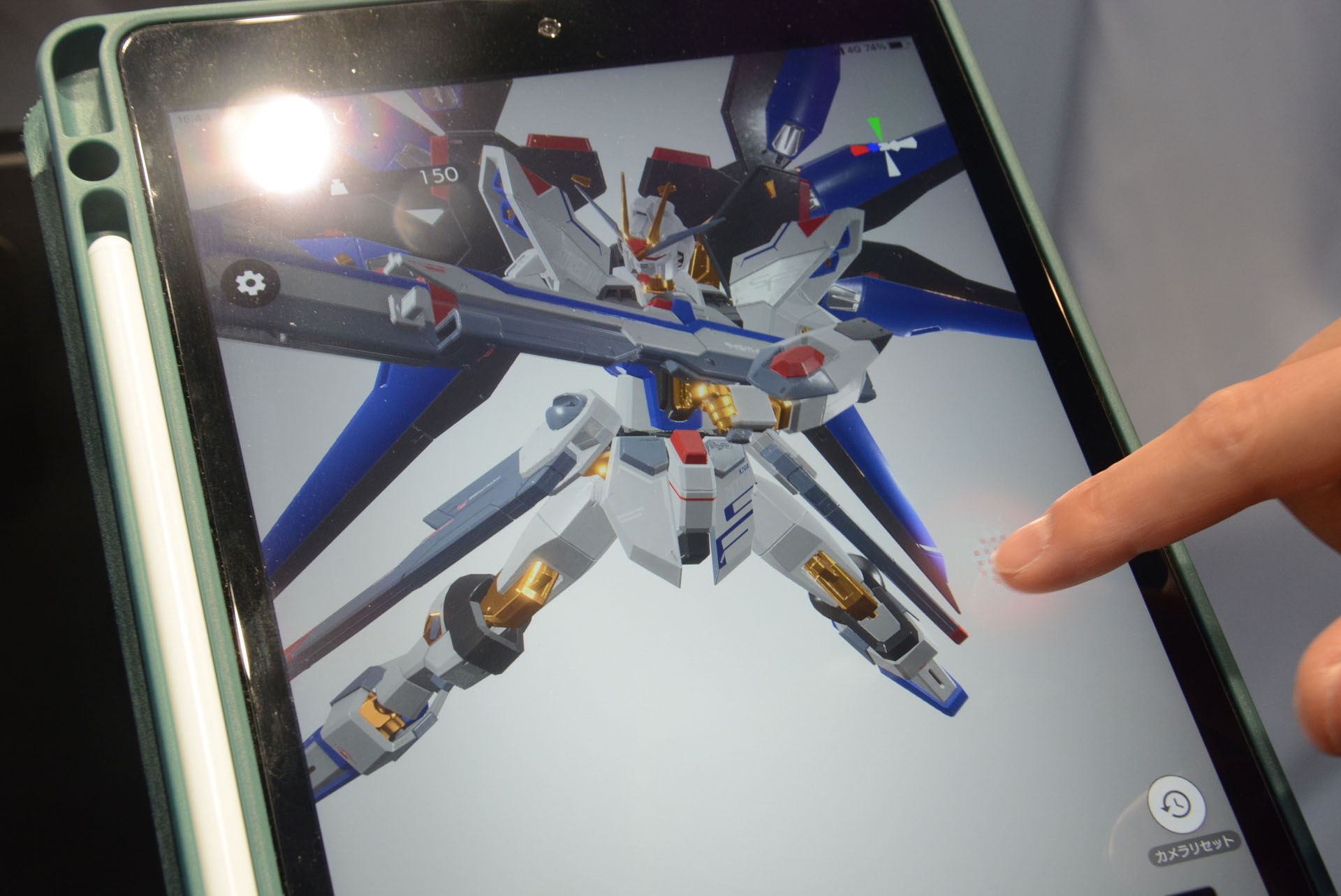 製品の設計図であるフィギュアデータをそのまま活用。商品の質感までもきちんと再現するので、「ROBOT魂」や「METAL BUILD」といったブランドによる素材の違いやデザインの解釈も楽しめる。可動カ所もフィギュアに準拠、ギミックはプリセットでも楽しめる