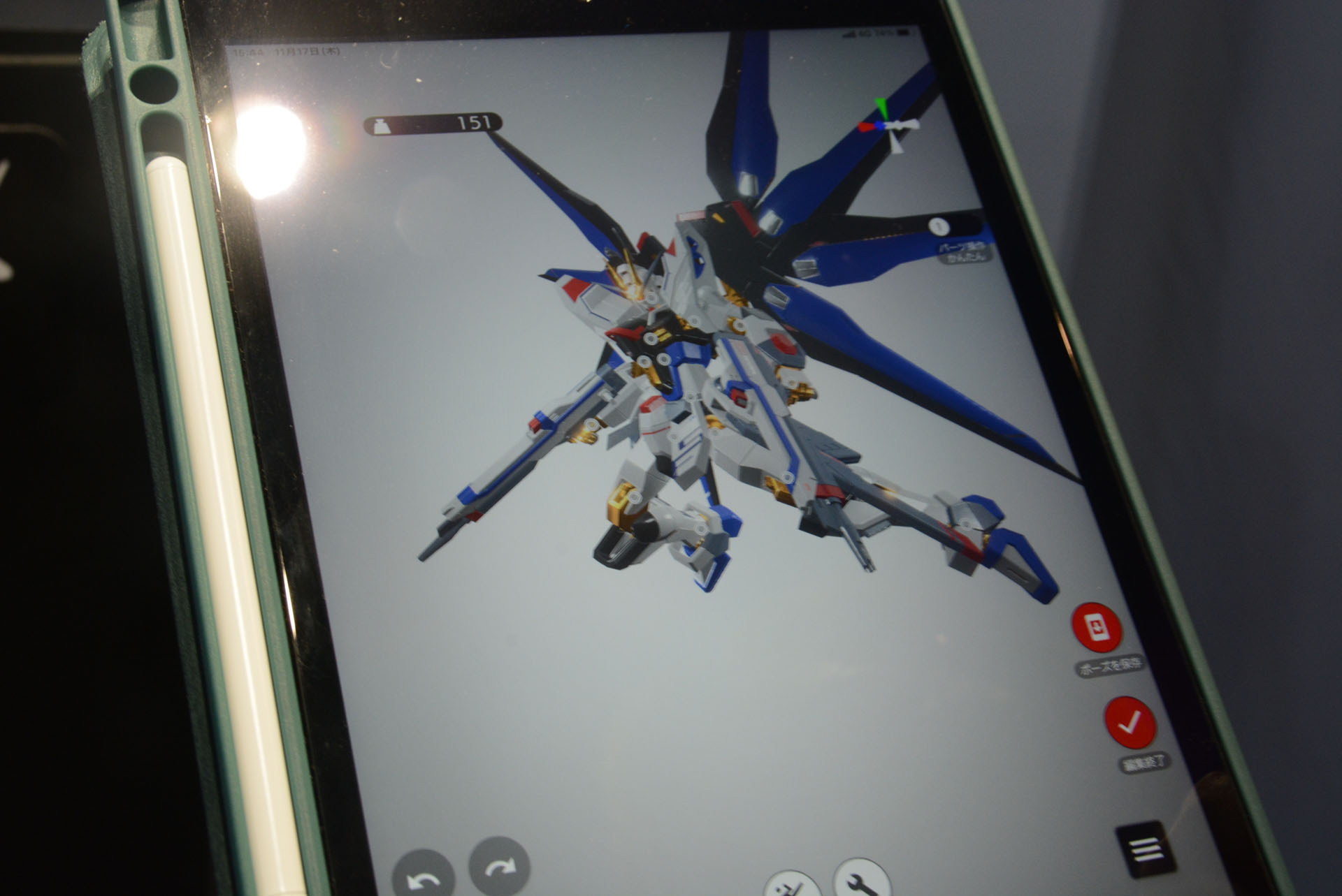 製品の設計図であるフィギュアデータをそのまま活用。商品の質感までもきちんと再現するので、「ROBOT魂」や「METAL BUILD」といったブランドによる素材の違いやデザインの解釈も楽しめる。可動カ所もフィギュアに準拠、ギミックはプリセットでも楽しめる