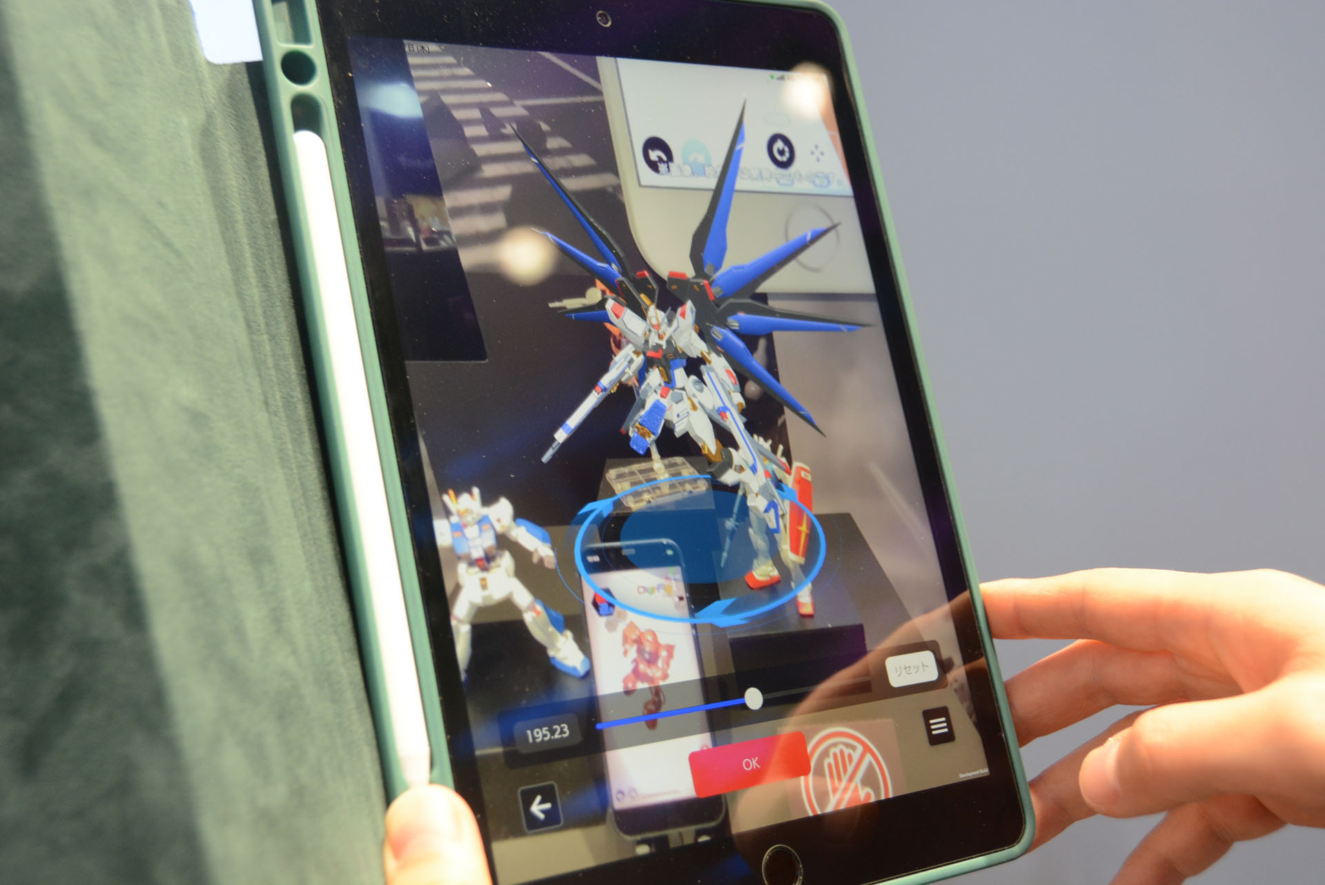 ARで現実の風景にデジタルフィギュアも置くことも。課題は多いと思うがぜひ進めて欲しいプロジェクトだ