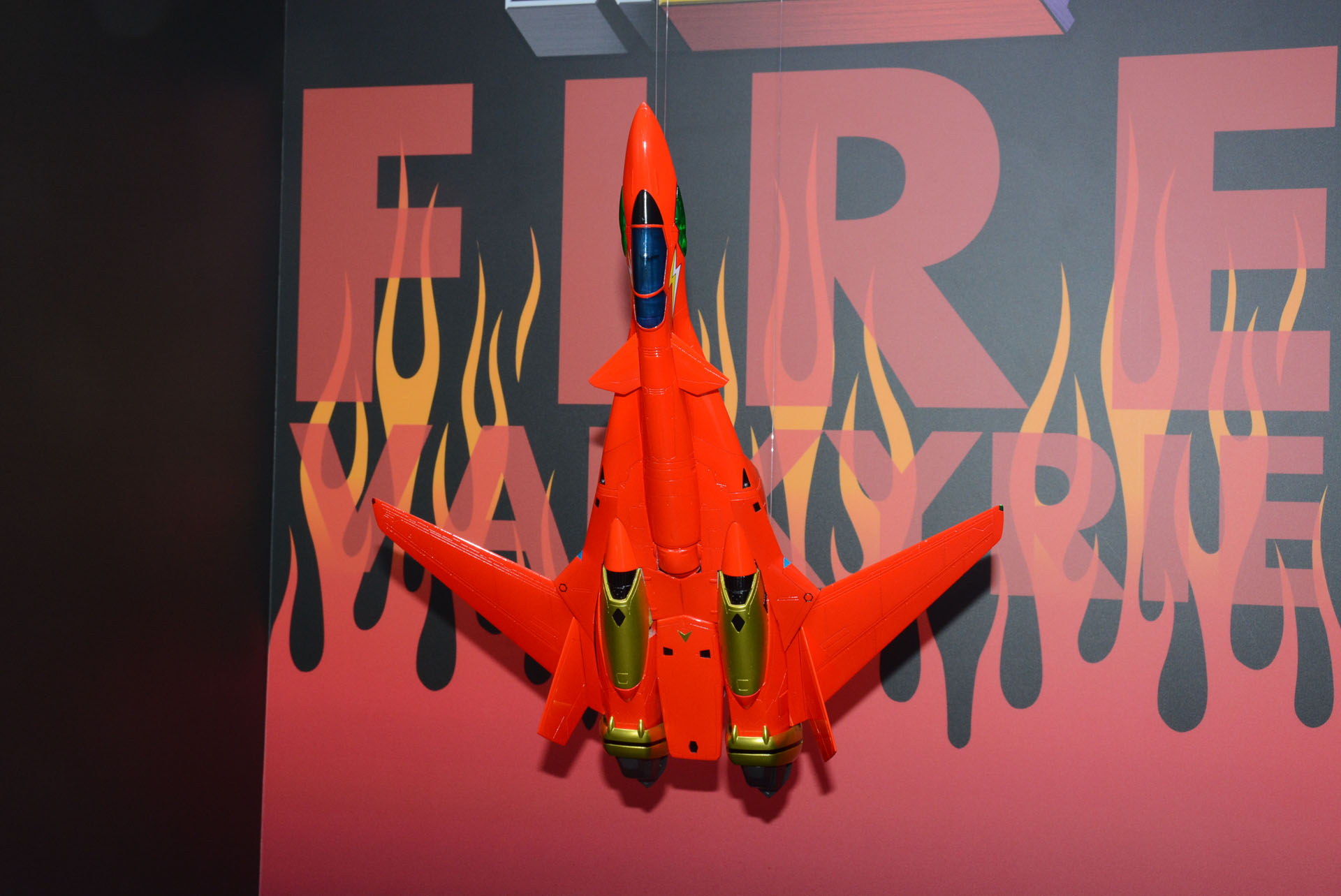 「DX超合金 VF-19改 ファイヤーバルキリー」。こちらはかなりリアル寄りの表現となるという