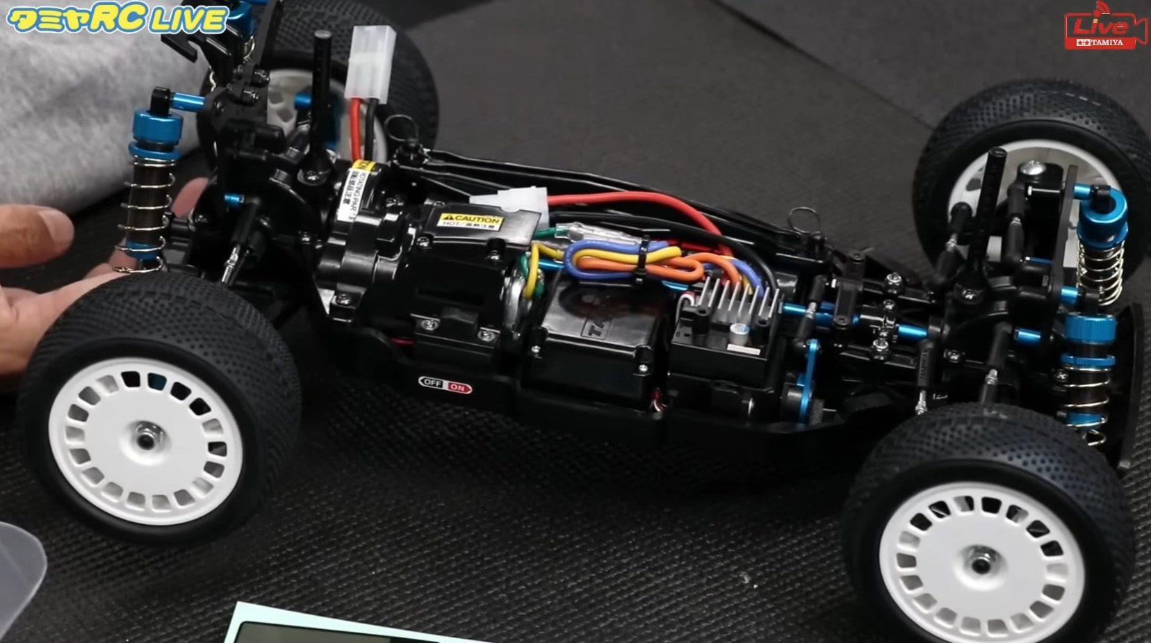 「1/10RC TT-02BRシャーシキット」は、4WDオフロードカーシャーシ、TT-02Bにオプションパーツを満載して走行性能を高めたモデル