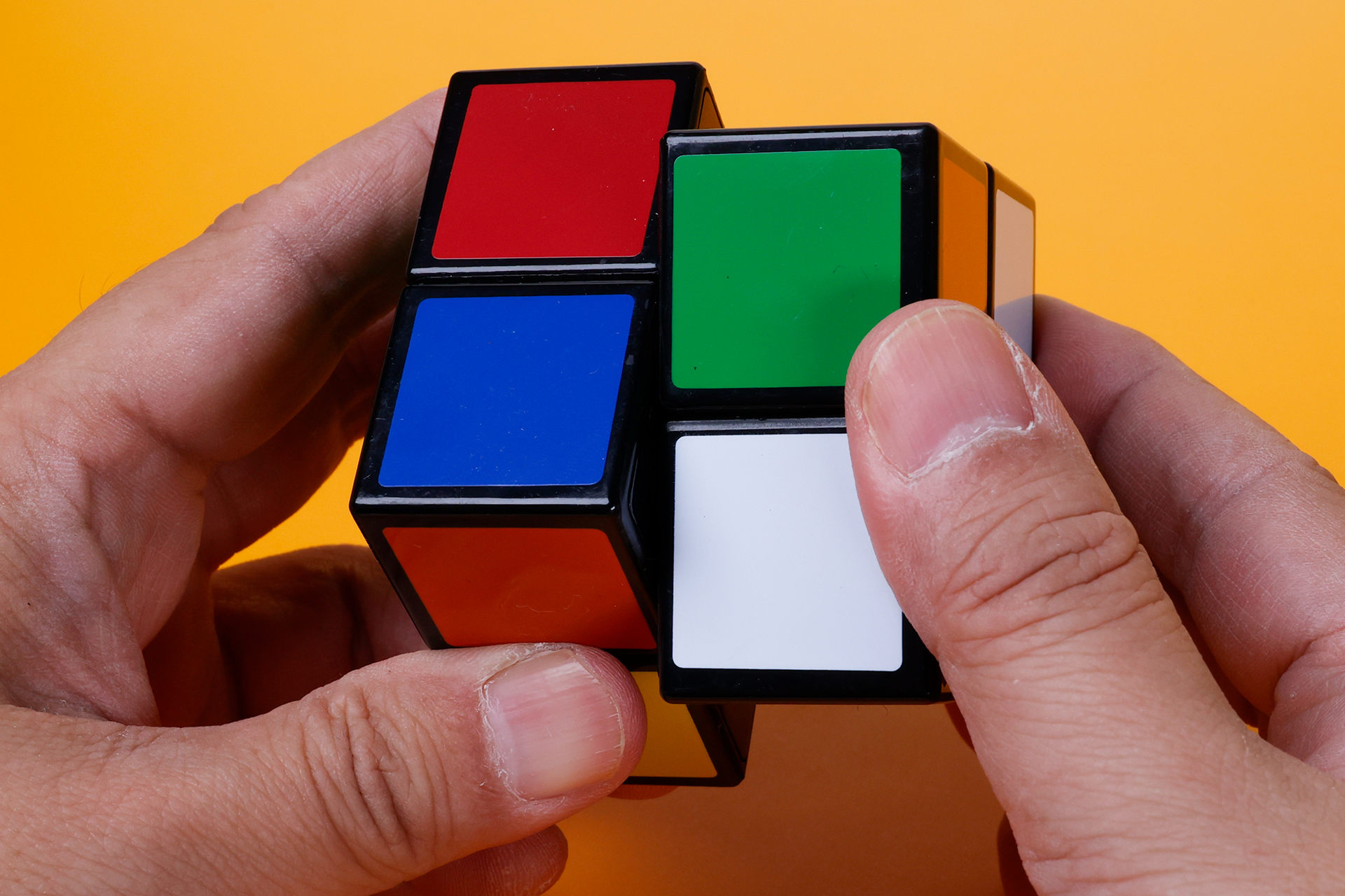 バラバラになったキューブの色を揃えていこう