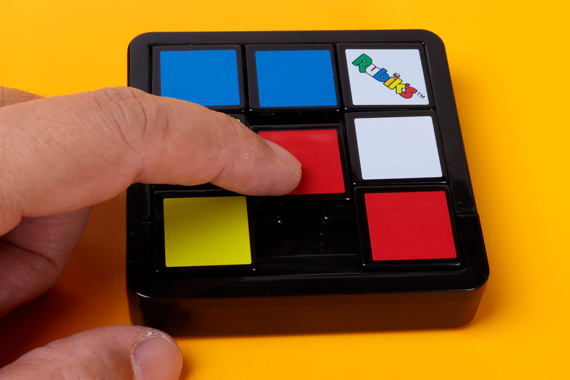 遊び方自体はシンプルで、パネルを指で動かしながら入れ替えていくだけ！