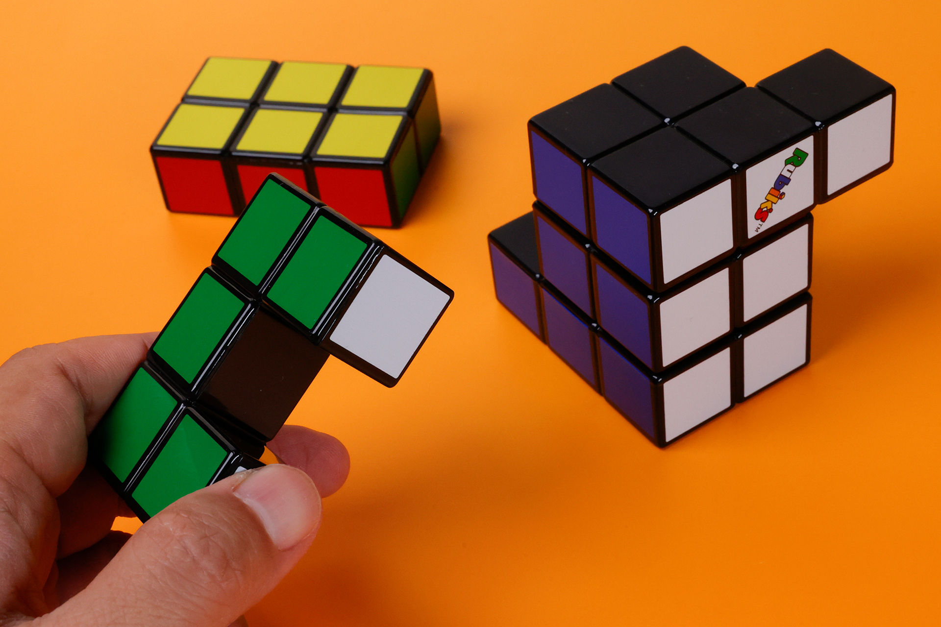 この写真のように、うまく組み上がっているようでも、じつはシールが貼られて内面が上になってしまっていることがある。試行錯誤を繰り返しながら、完成を目指そう！