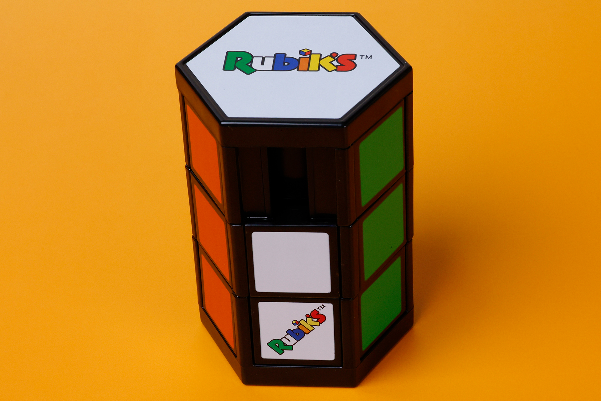 「ルービックキューブ」と「ルービック ビルド」の魅力が合わさったようなパズルだ