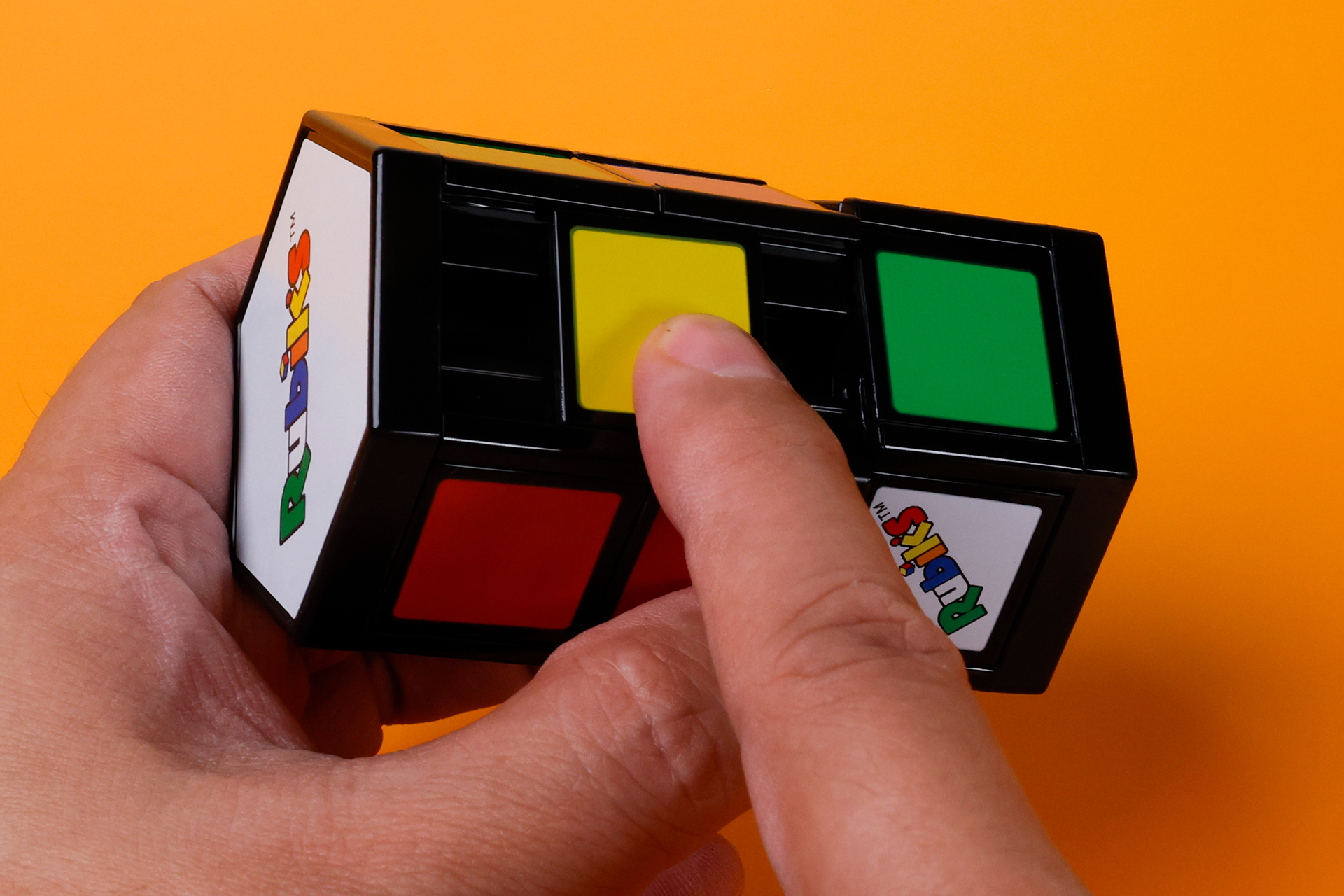 各パネルは指でスライドさせることができる