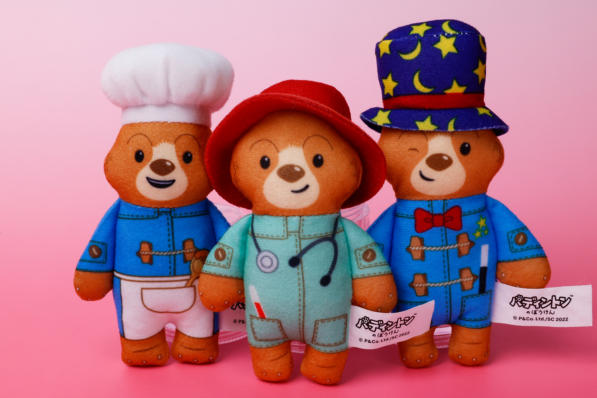 こちらが第2弾（12月2日～12月8日）のハッピーセット「パディントン」に登場するおもちゃ。写真左から「シェフ」、「医者」、「マジシャン」