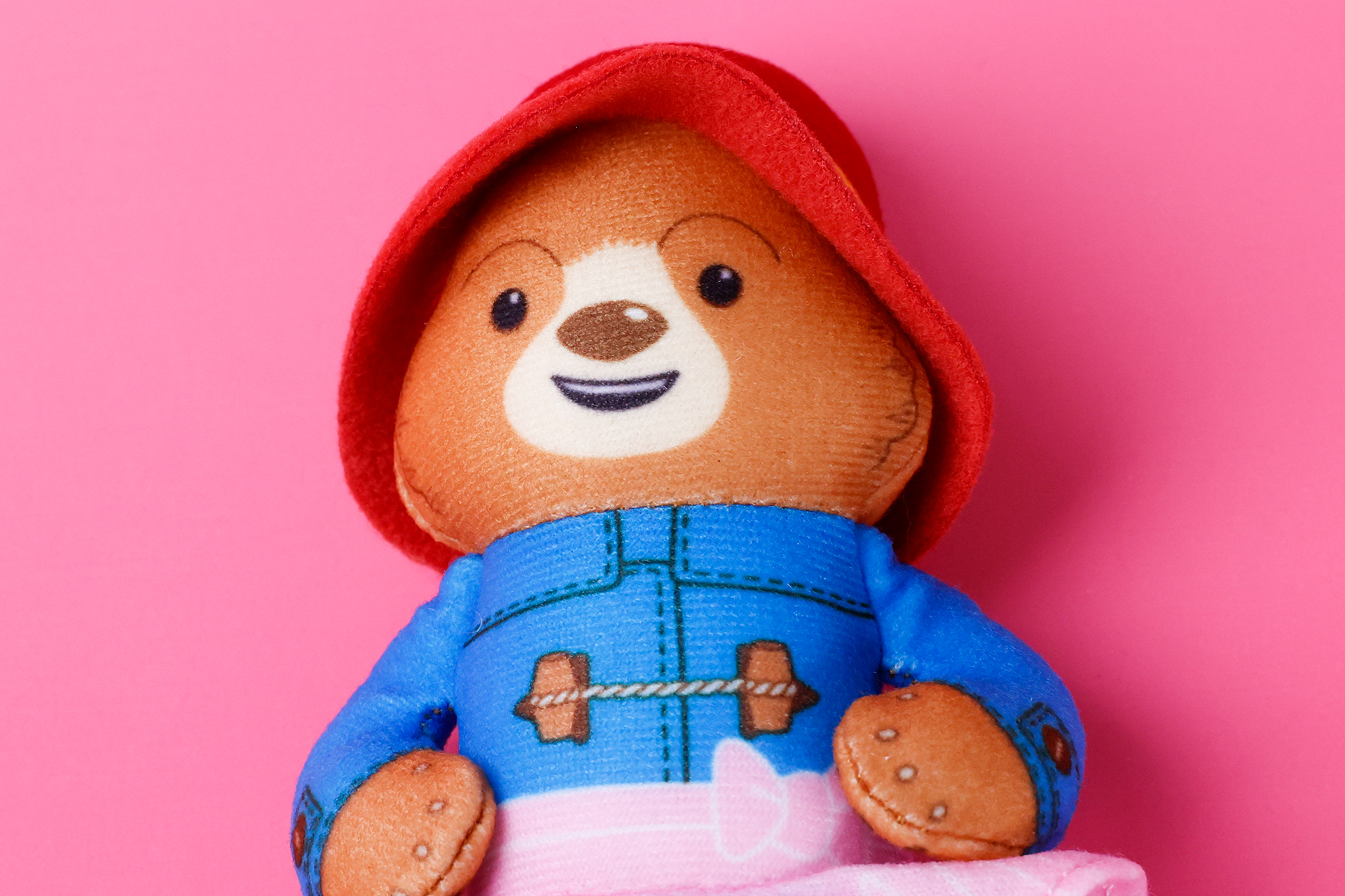 口を大きく開けて、ニッコリとした表情のパディントン