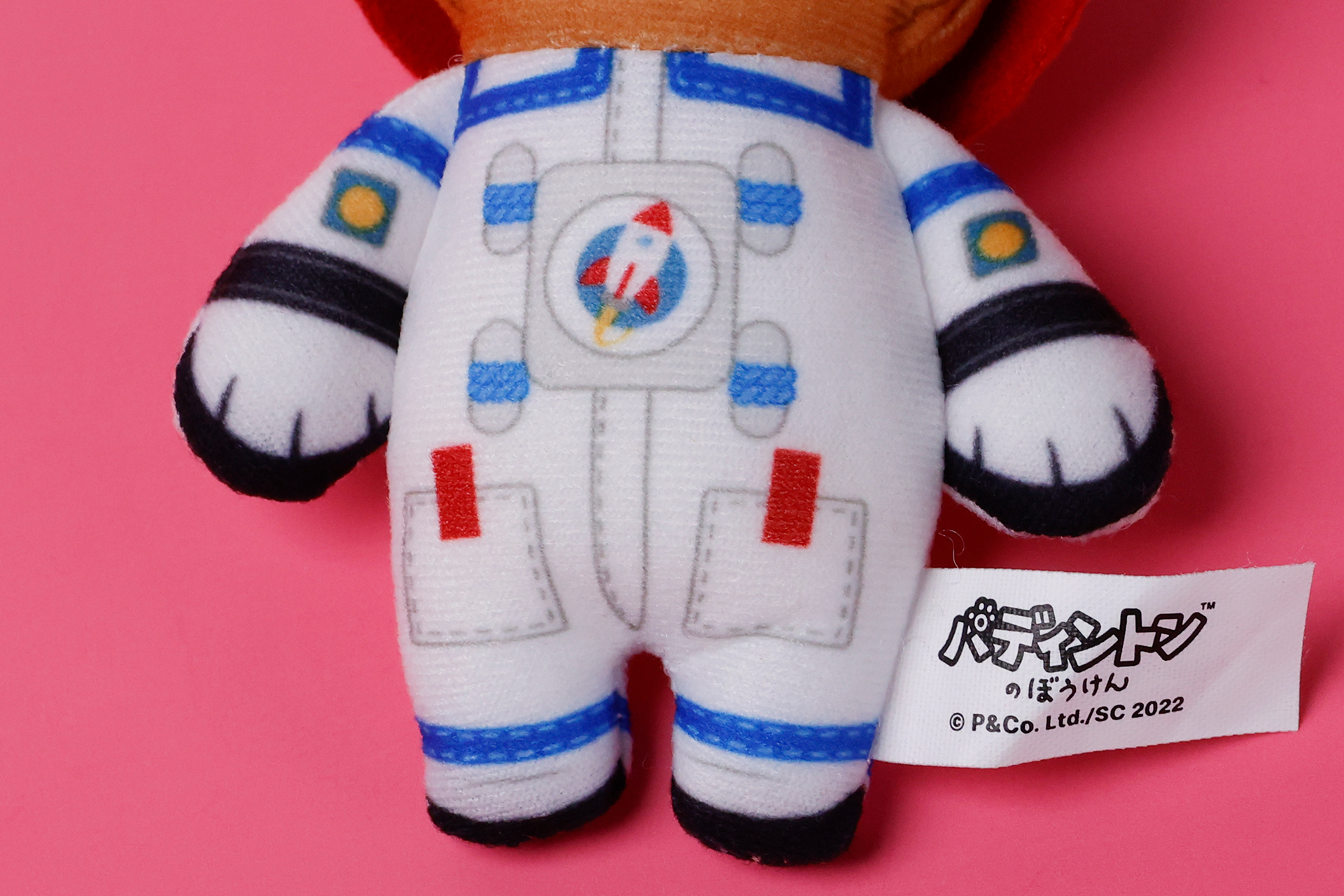 胸元には、NASAにも負けないぐらいカッコイイロケットのマークが描かれている