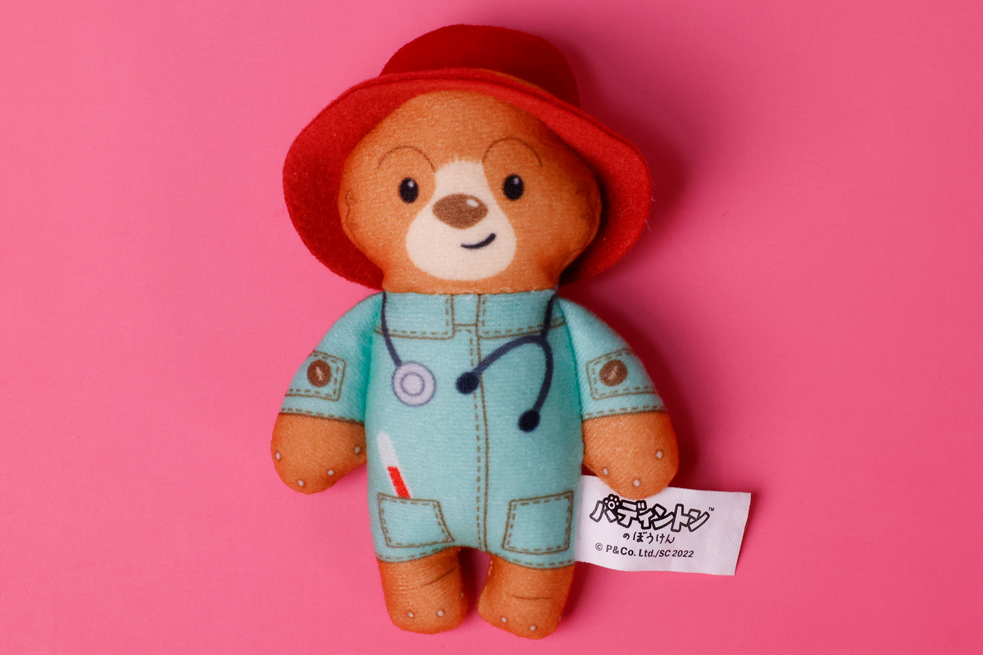 こちらが、ハッピーセット「パディントン」の「医者」だ。今回は白衣ではなく、緑色の衣装に身を包んでいる