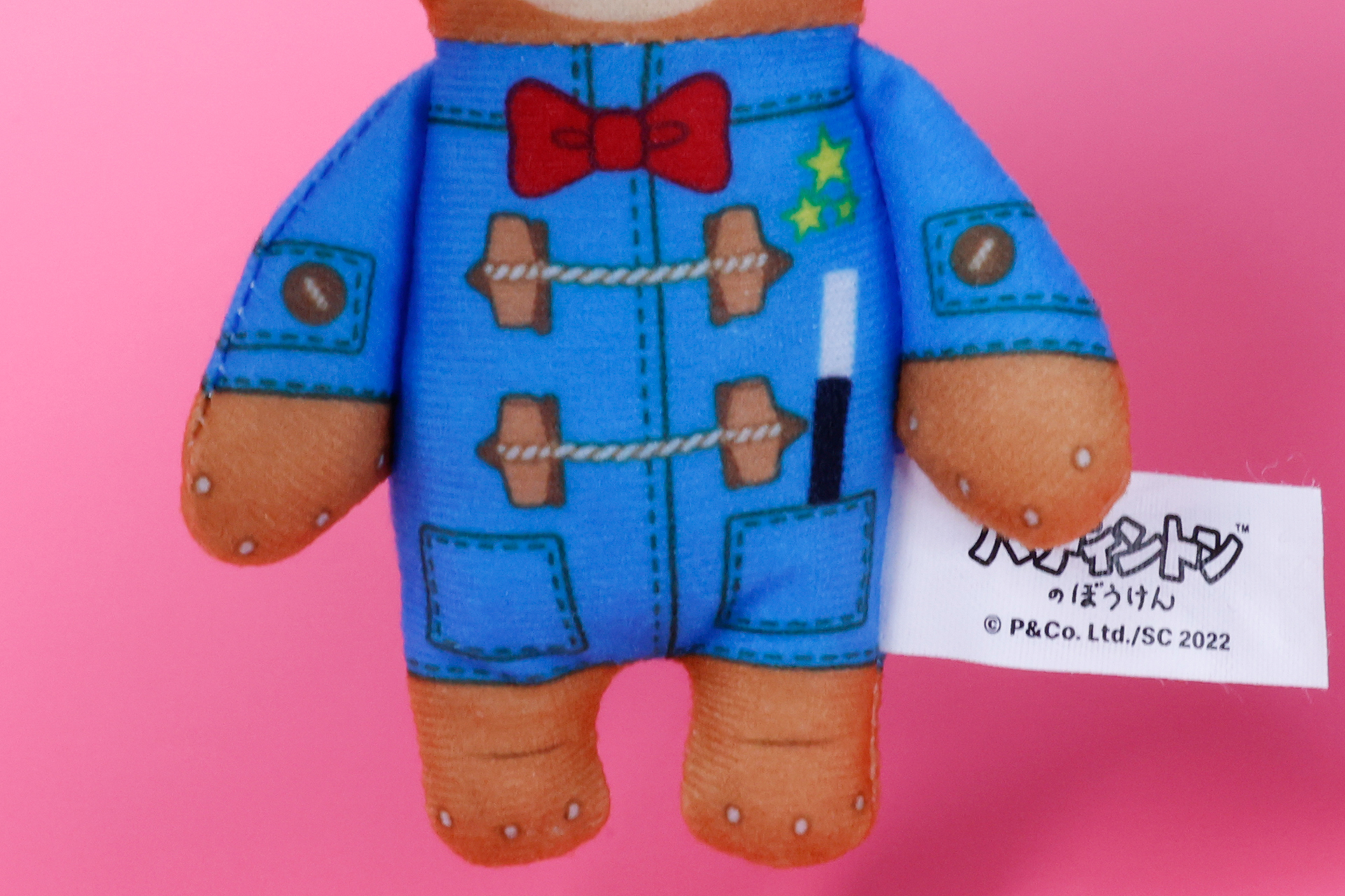 赤い蝶ネクタイや、ポケットにはマジックアイテムも描かれている