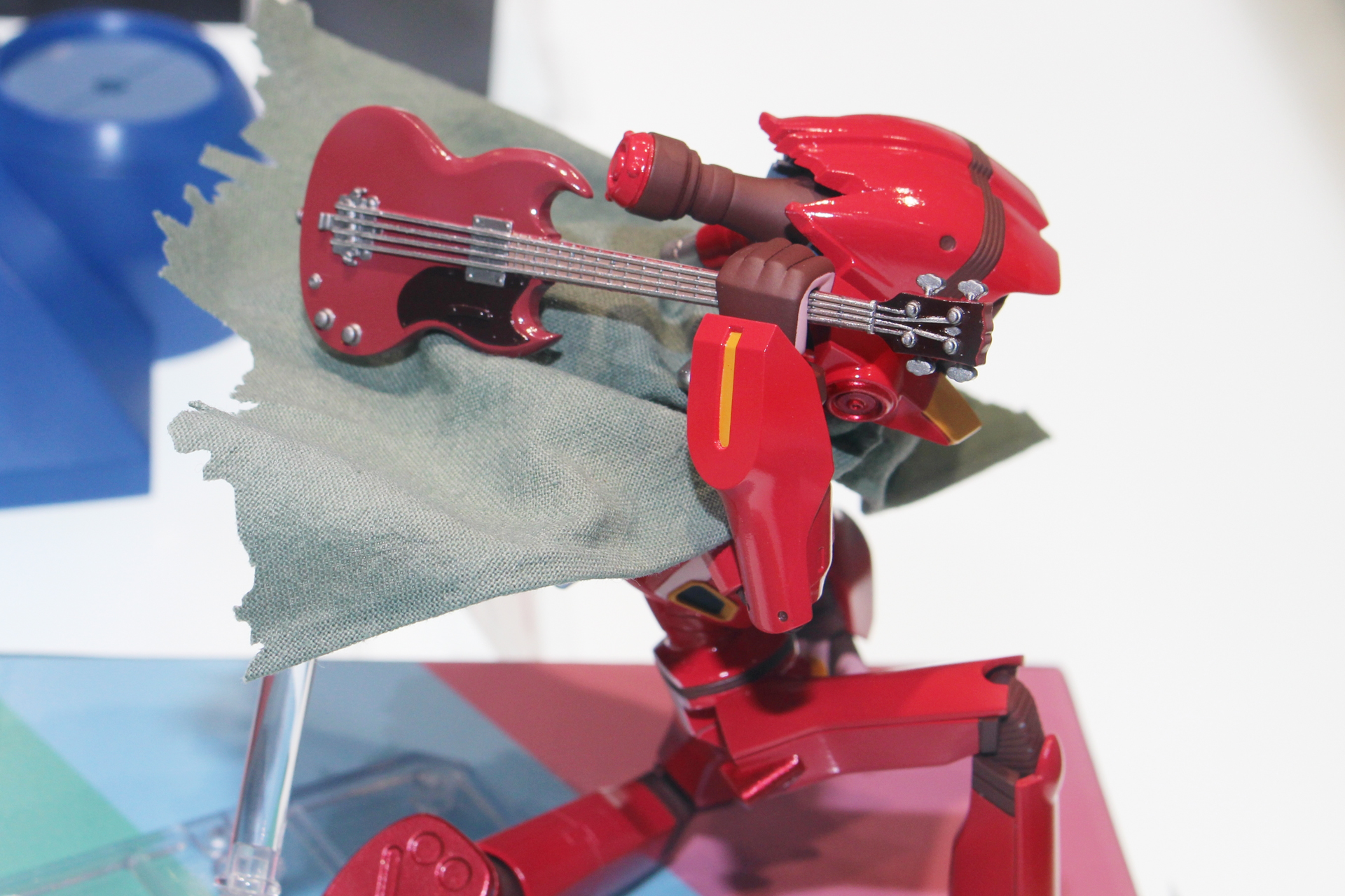 後頭部の形状も緑とは異なる