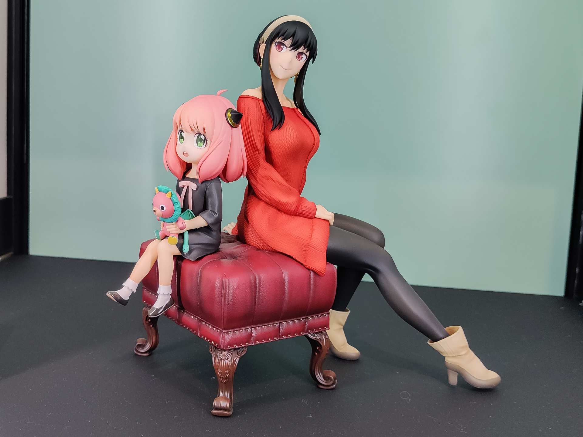 展示会場に入ってすぐに「SPY×FAMILY」の1/7スケールフィギュア「アーニャ&ヨル」が展示。グッドスマイルカンパニーから2024年2月発売予定で、2023年2月15日まで予約を受け付けている