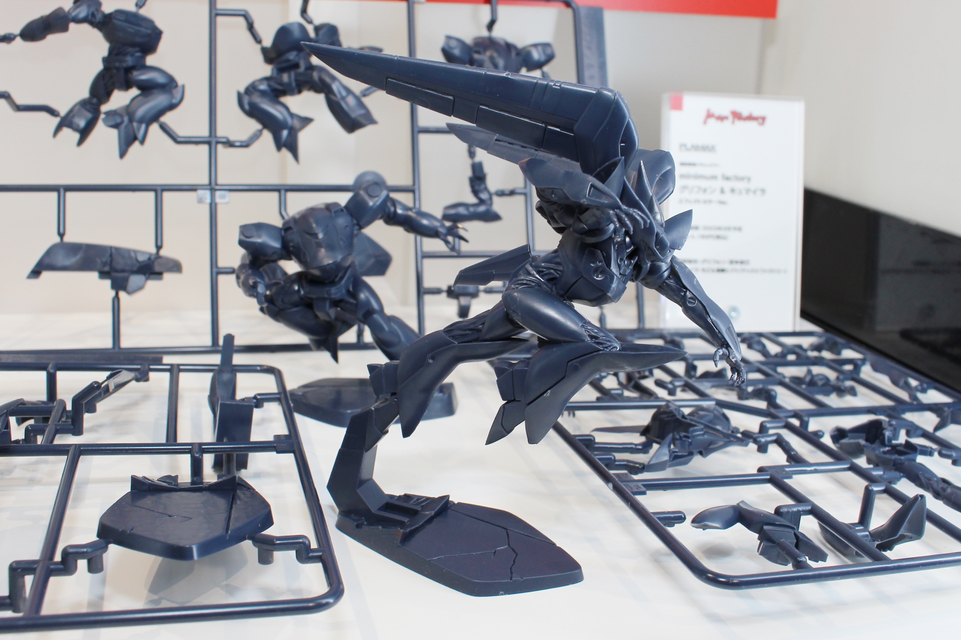「PLAMAX MF-67 minimum factory グリフォン & キュマイラ レイバーカラーVer.」。 2023年3月発売予定。価格は4,180円（税込）