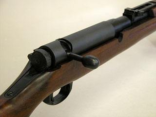 ボルトハンドルはシリンダーに溶接されている