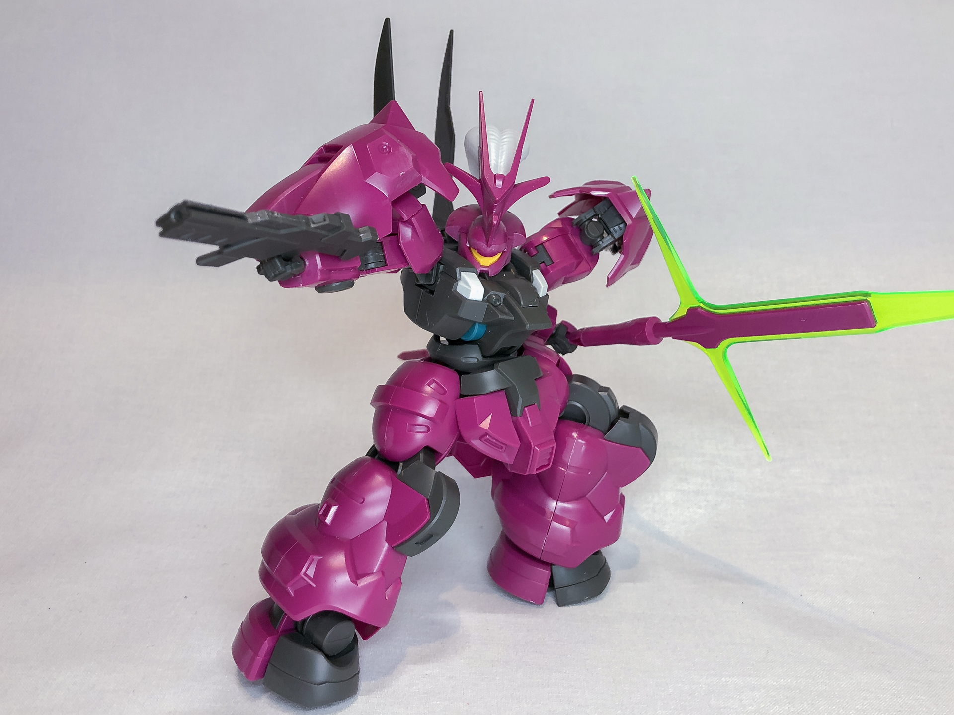 仮組を行なった「ディランザ（グエル専用機）」。最新キットなだけあって可動域も抜群です。