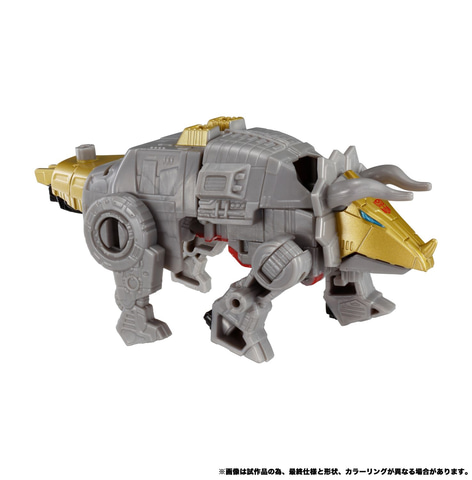 トランスフォーマー」レガシーシリーズより「レッカー車」へと変形する