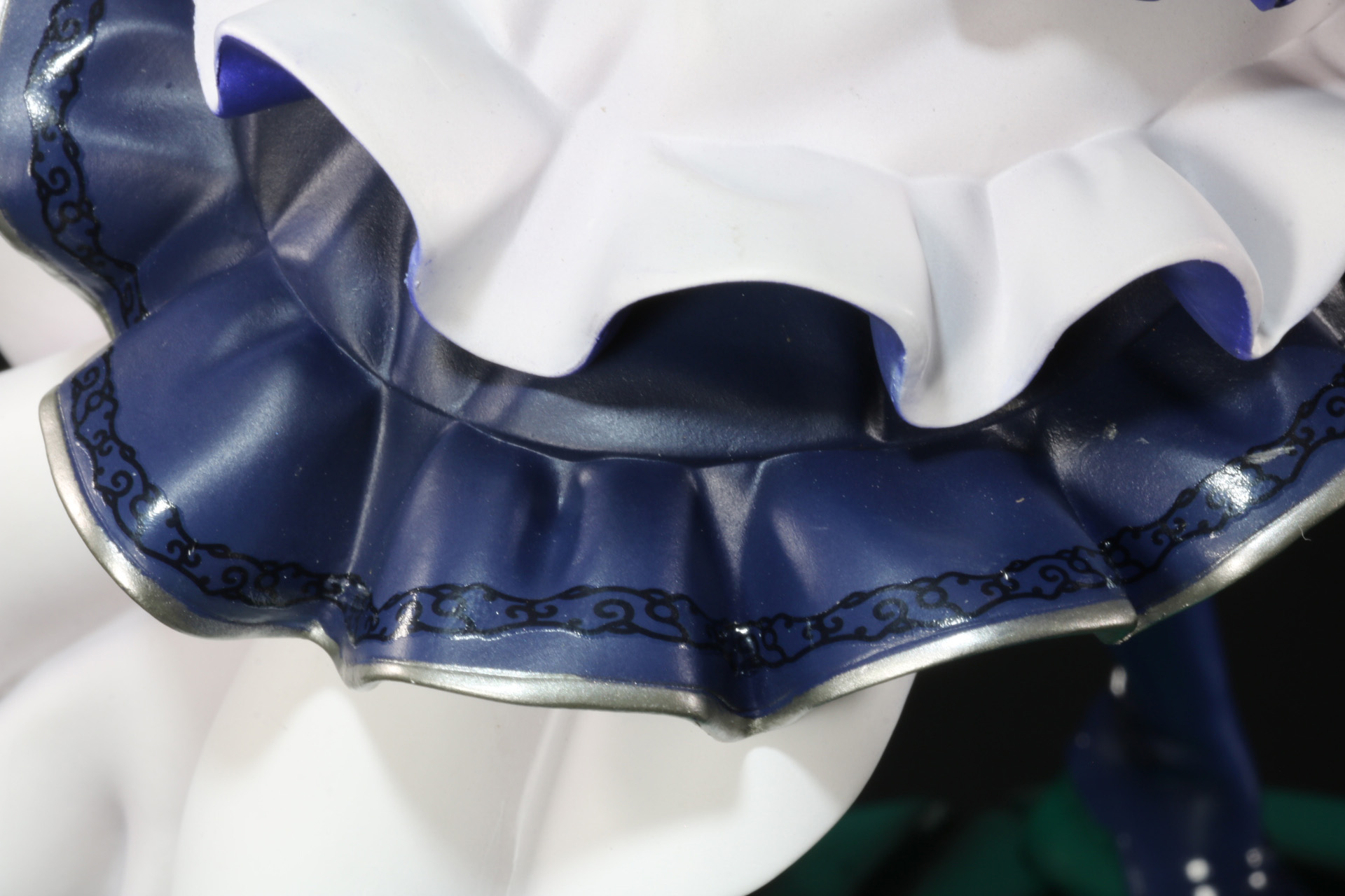 スカートの模様もバッチリ描かれている