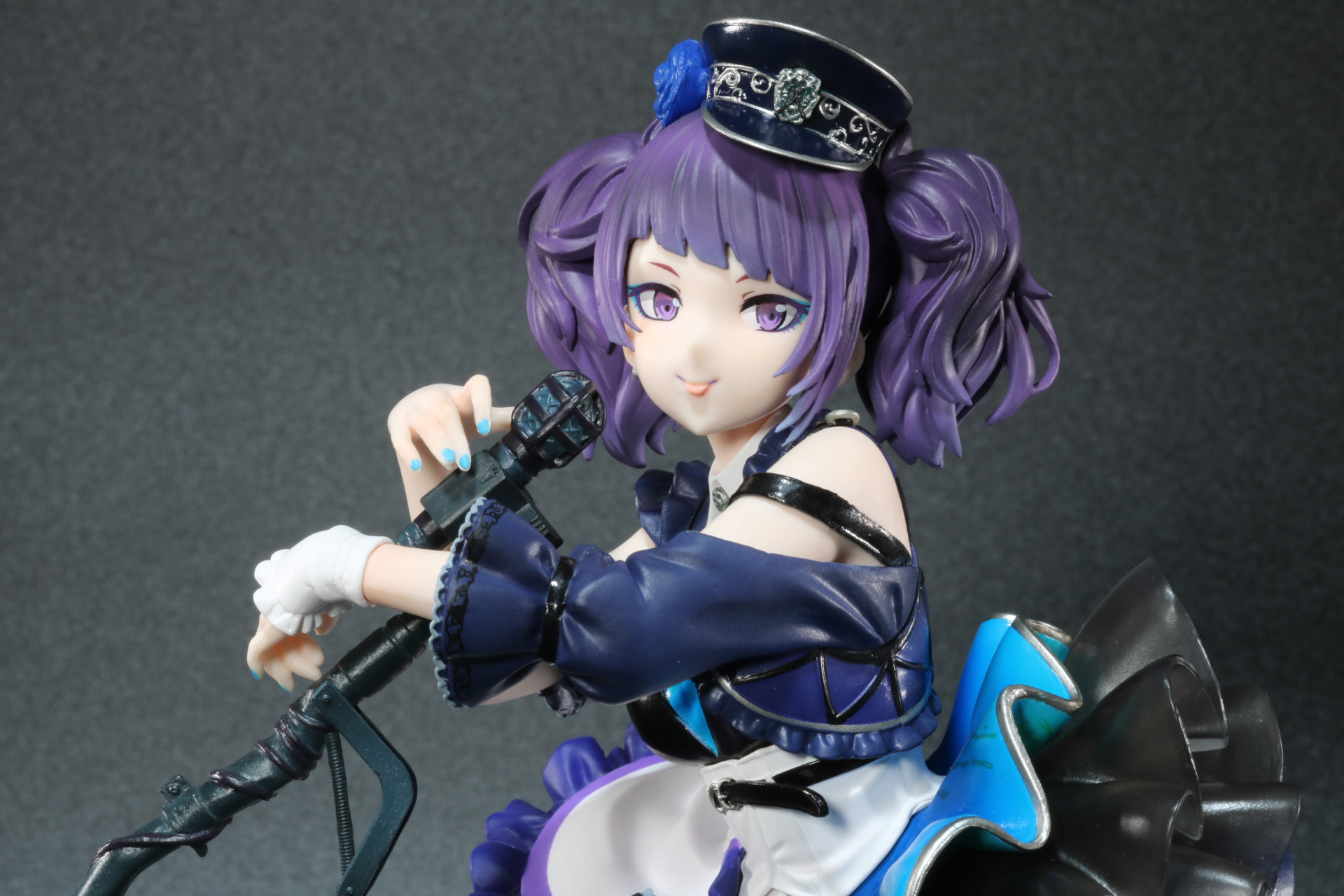 角度を変えても口元や目線がはっきりと見える