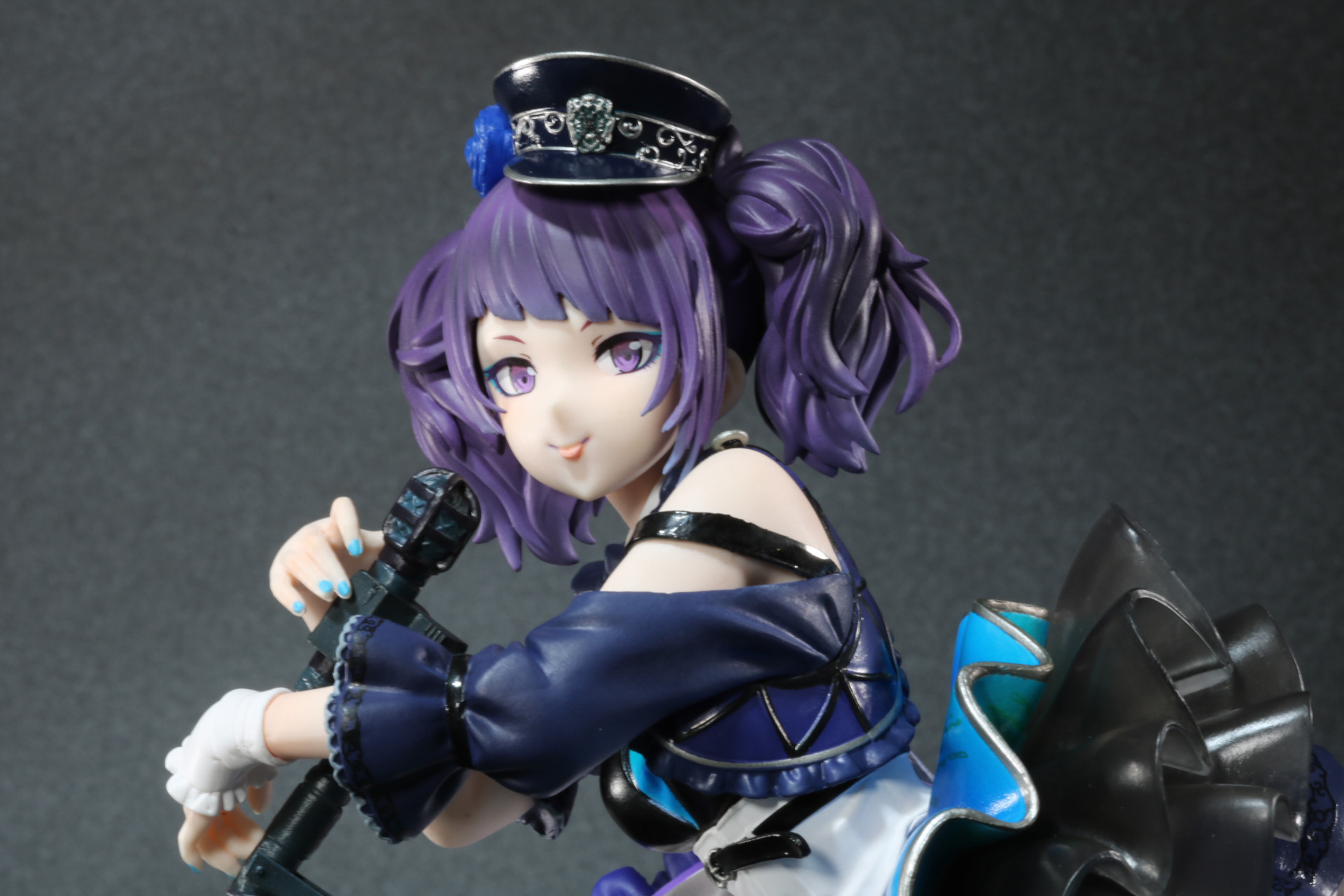 角度を変えても口元や目線がはっきりと見える