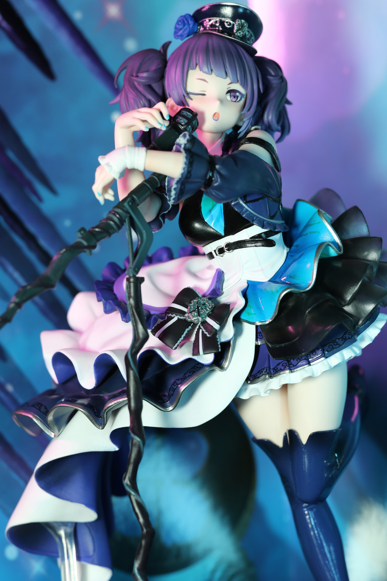 非現実的な雰囲気がアイドル像をより強めている