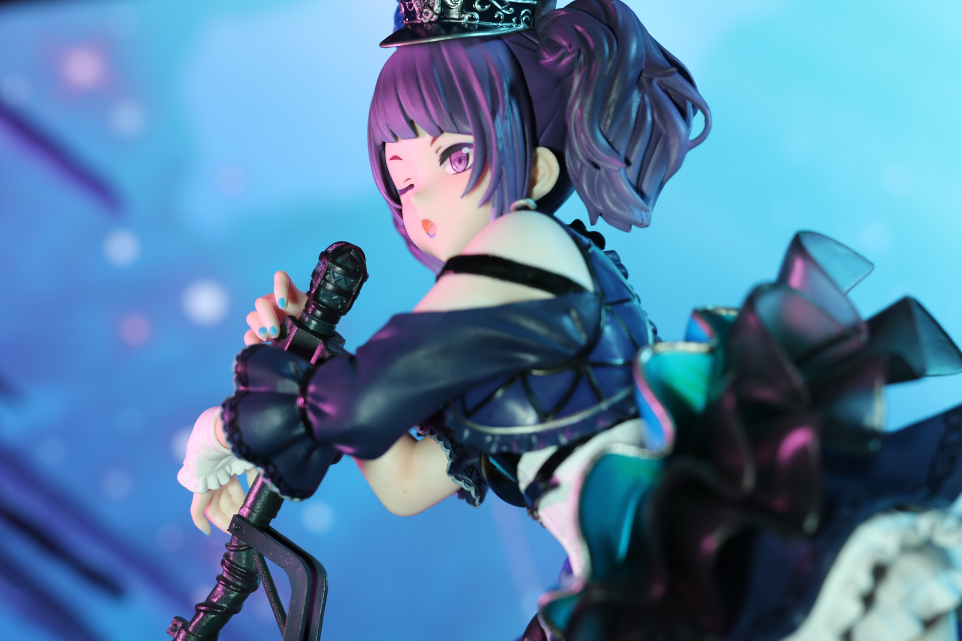 非現実的な雰囲気がアイドル像をより強めている