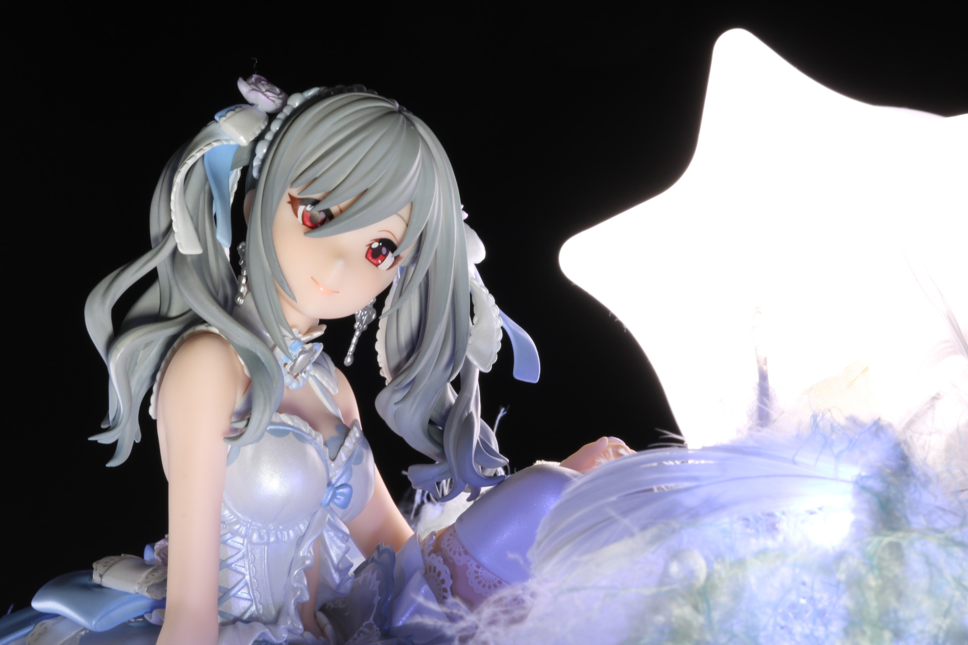 星のライトと蘭子の対比が綺麗に映る