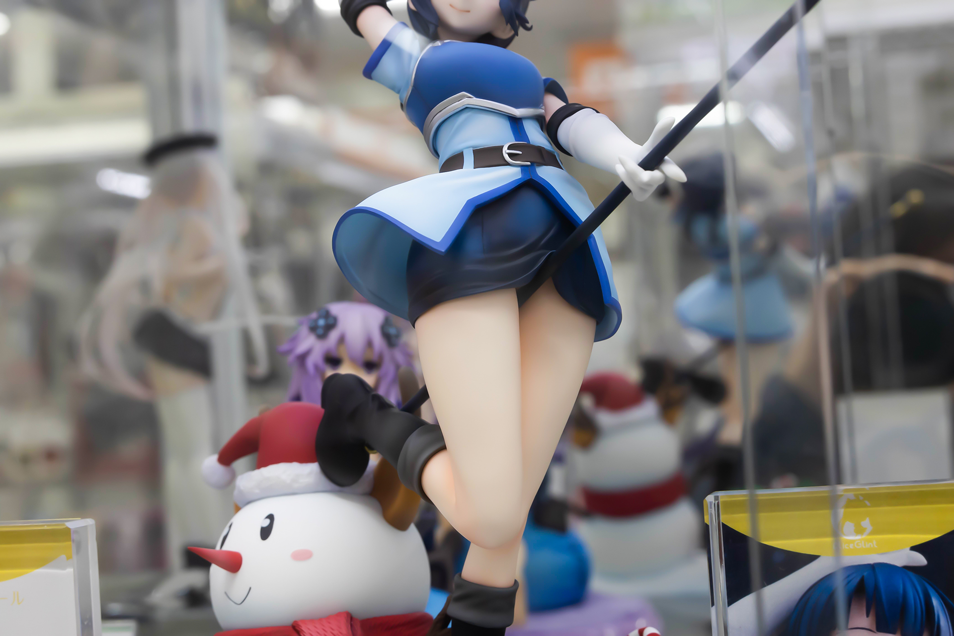 白い太ももの肉々しい感じが素晴らしい