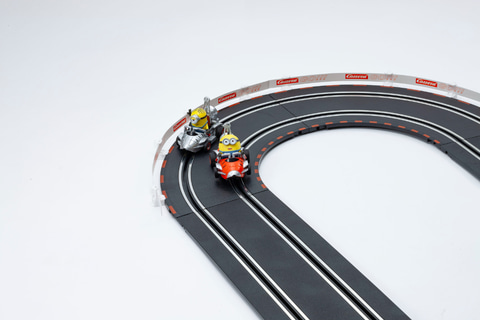ミニオンたちが“スロットカー”の世界を駆け巡る！ 京商、「ミニオン