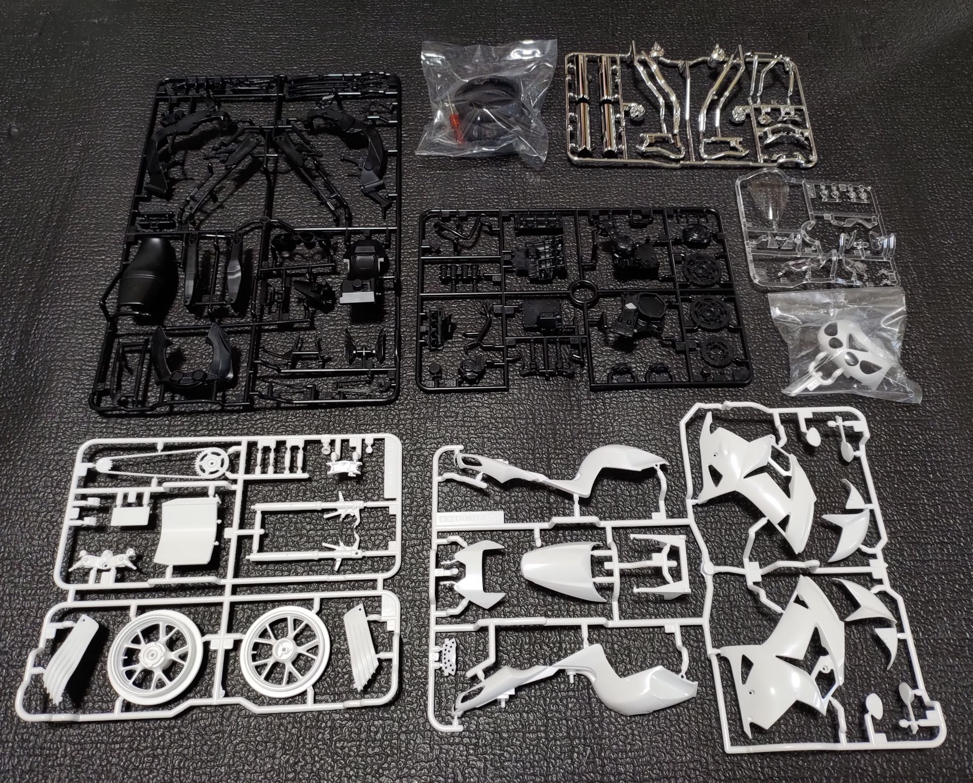 ランナー数は6と一部付属品、ガンプラのHGレベルだ