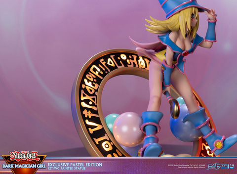 遊戯王」、「ブラック・マジシャン・ガール」のフィギュアが海外