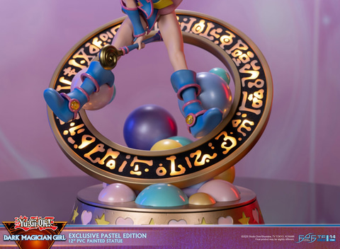 遊戯王」、「ブラック・マジシャン・ガール」のフィギュアが海外