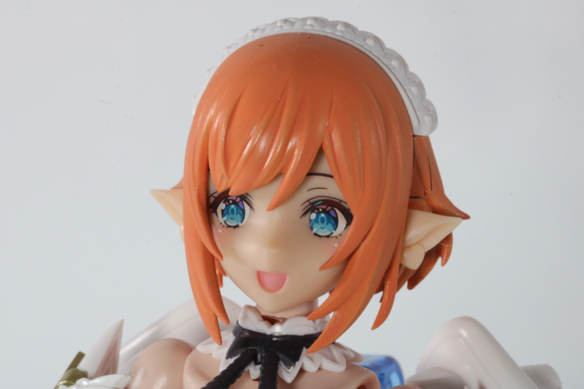 耳パーツを交換。「ルミティア」はファンタジー感が強まっている。「ヴェルルッタ」は耳が小さくなったため髪に埋もれている