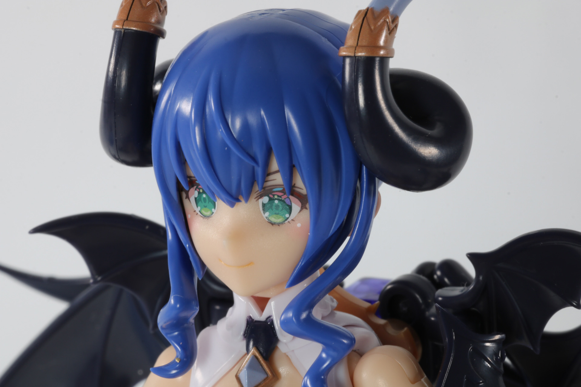 耳パーツを交換。「ルミティア」はファンタジー感が強まっている。「ヴェルルッタ」は耳が小さくなったため髪に埋もれている