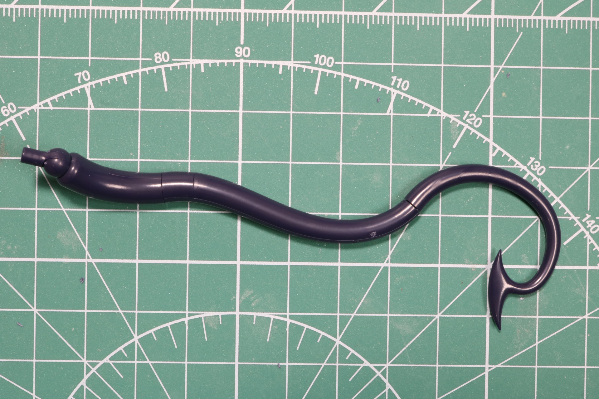 各パーツの軸部分を回転させることで、形状を変えることができる