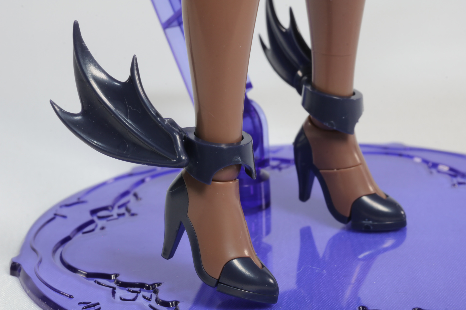 武装の内側。鍔部分に接続パーツがある