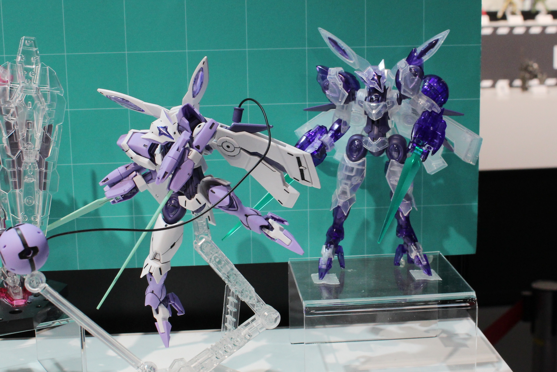 こちらは通常版のベギルベウとの比較。色味のコントラストにより、雰囲気も違って見える