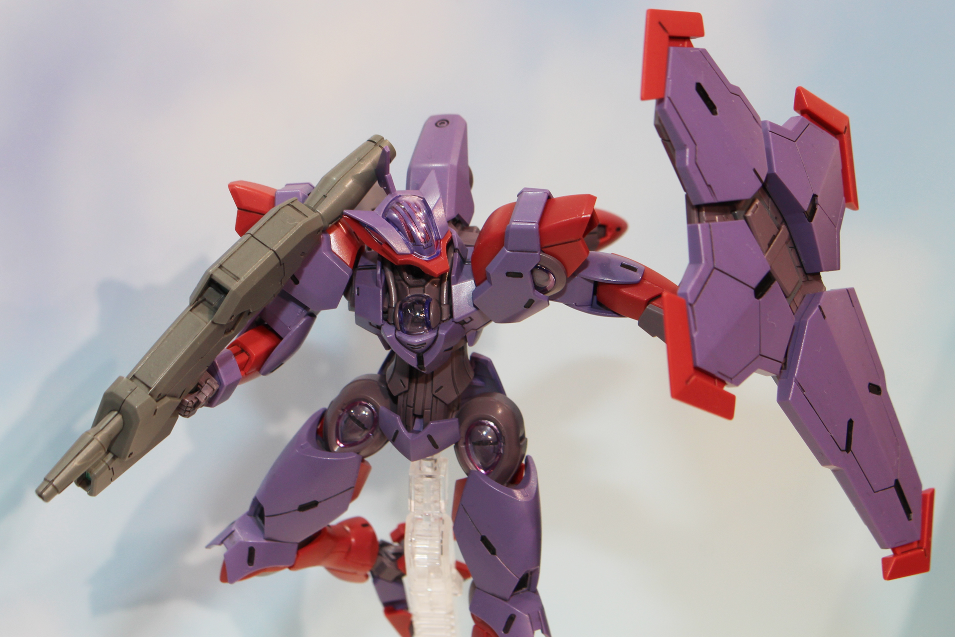 フレームや関節部などにベギルベウの意匠を一部受け継いでいる