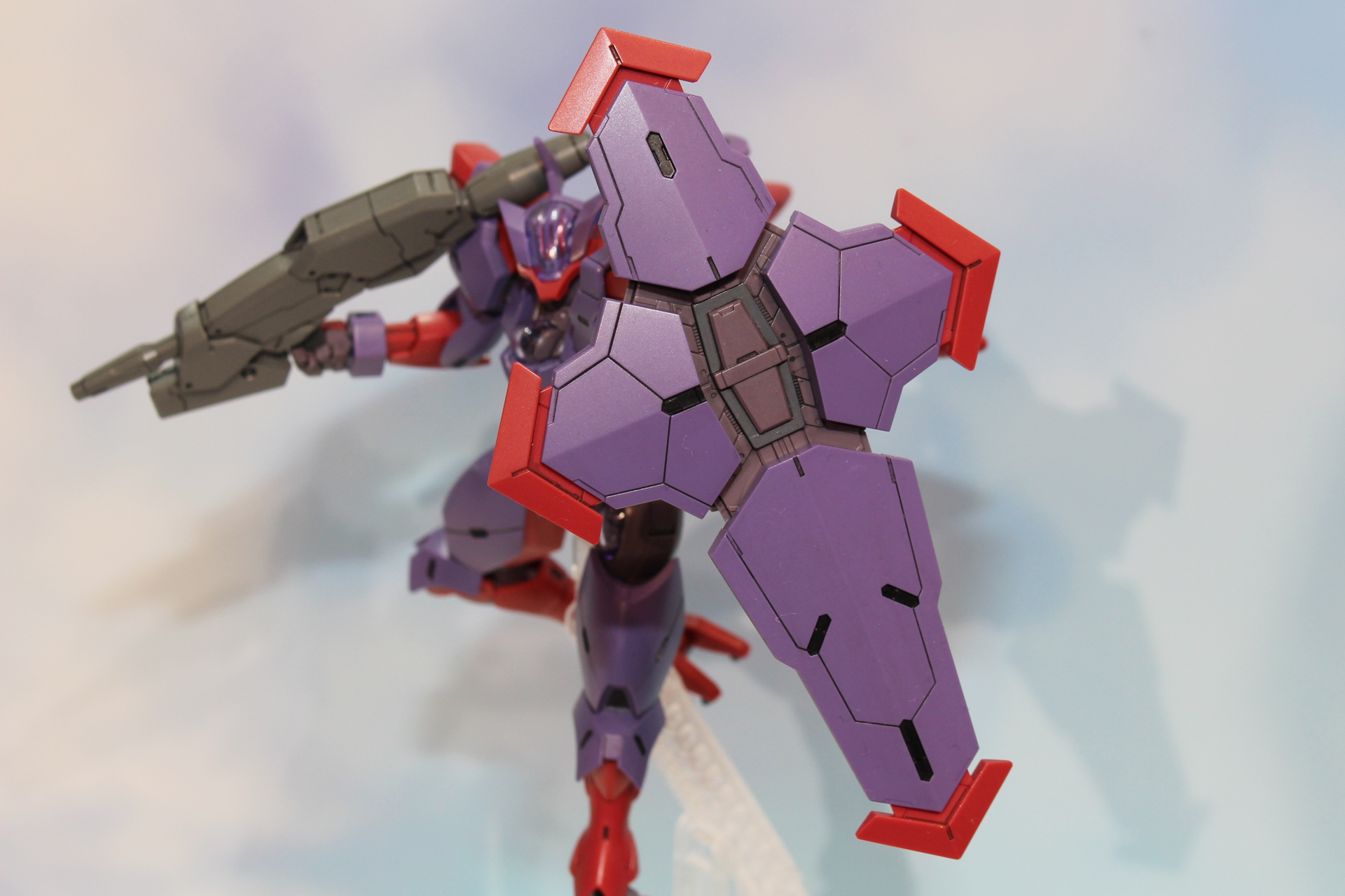 4方向へとスライドして展開するシールド