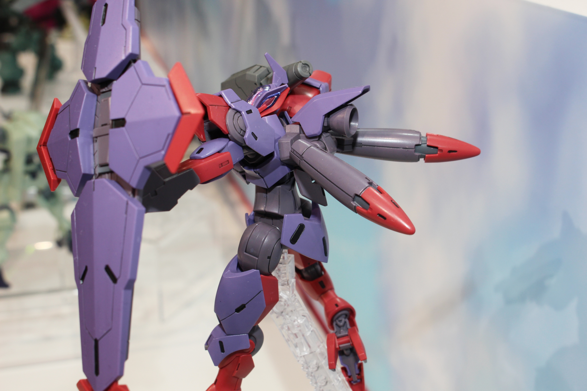 左右が独立して可動するバックパックのタンク