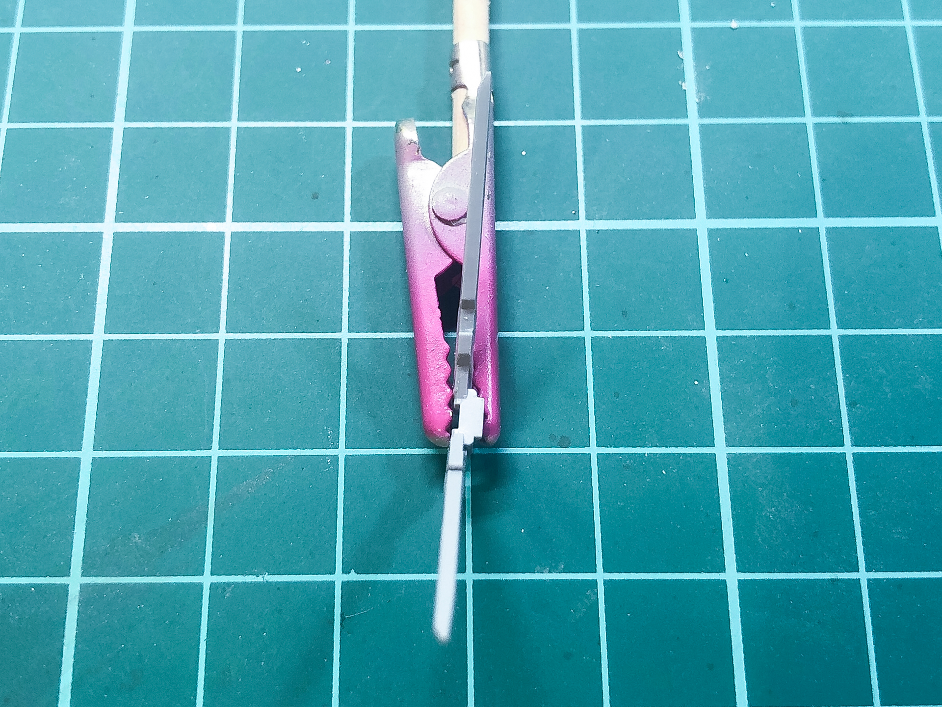 加工後のアンテナパーツ。安全フラッグがなくなりシャープになりました。