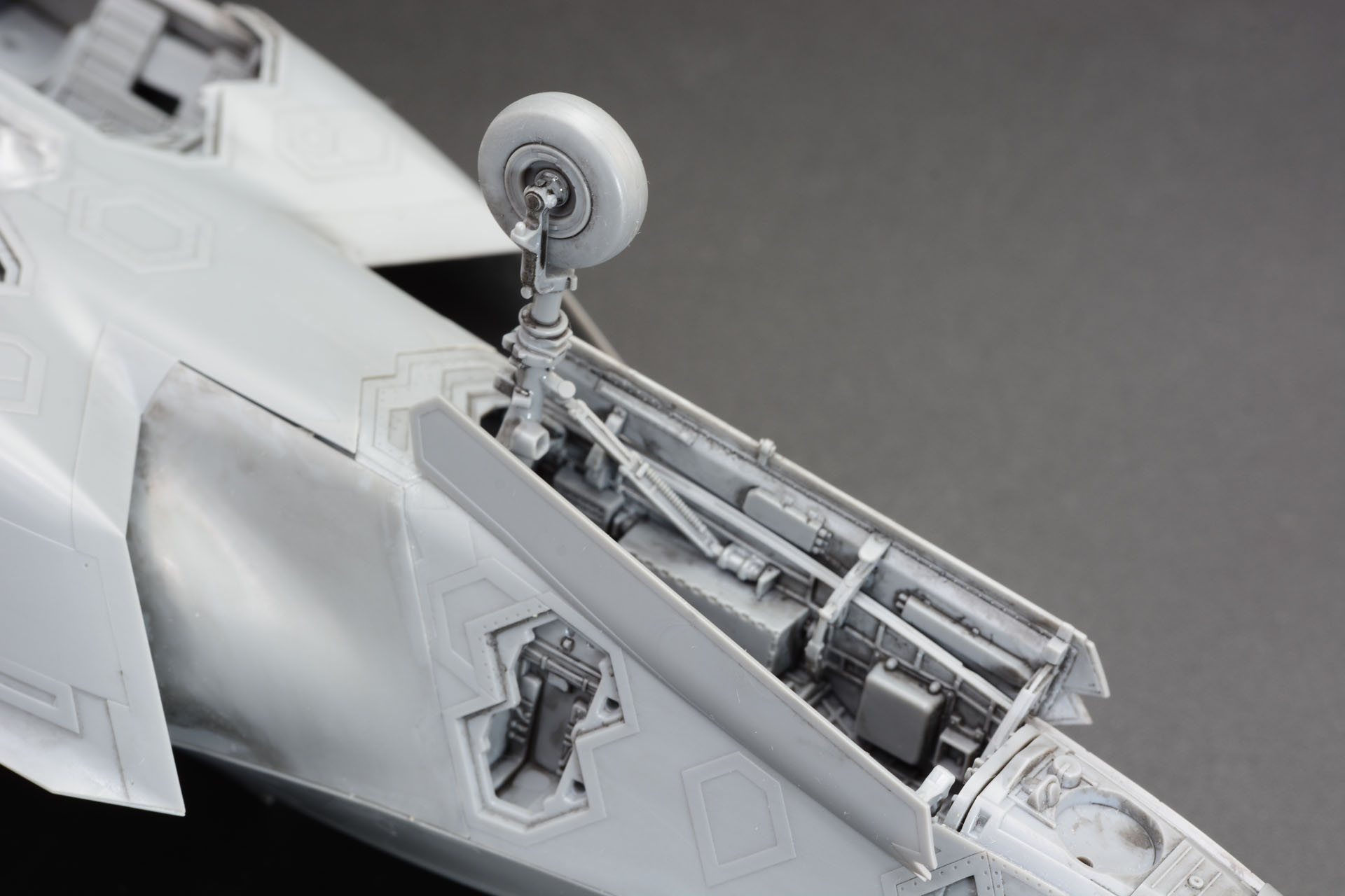 前脚もしっかり造型されている