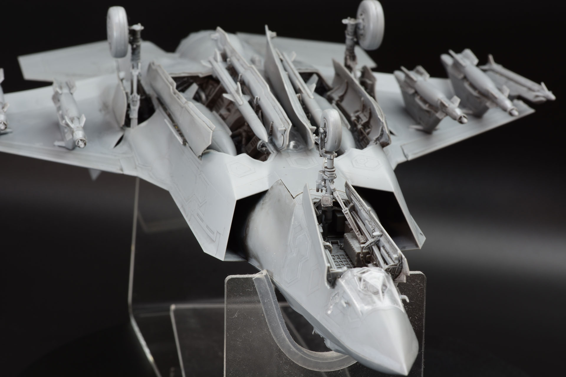 機体をひっくり返して下面をみる。ビーストモードならではの充実した武装が楽しい