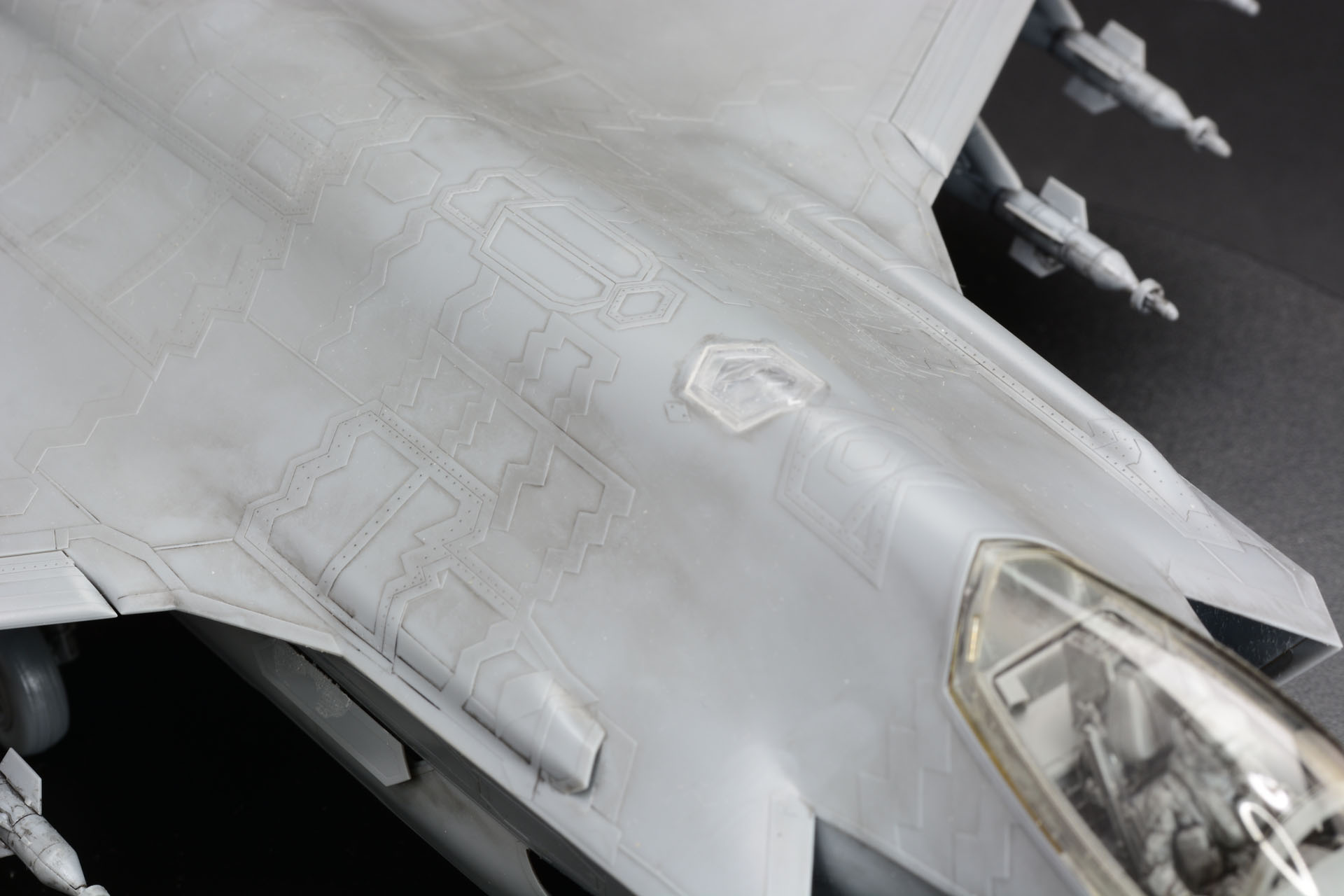 クリアパーツのセンサーや、翼端灯にフォーカス