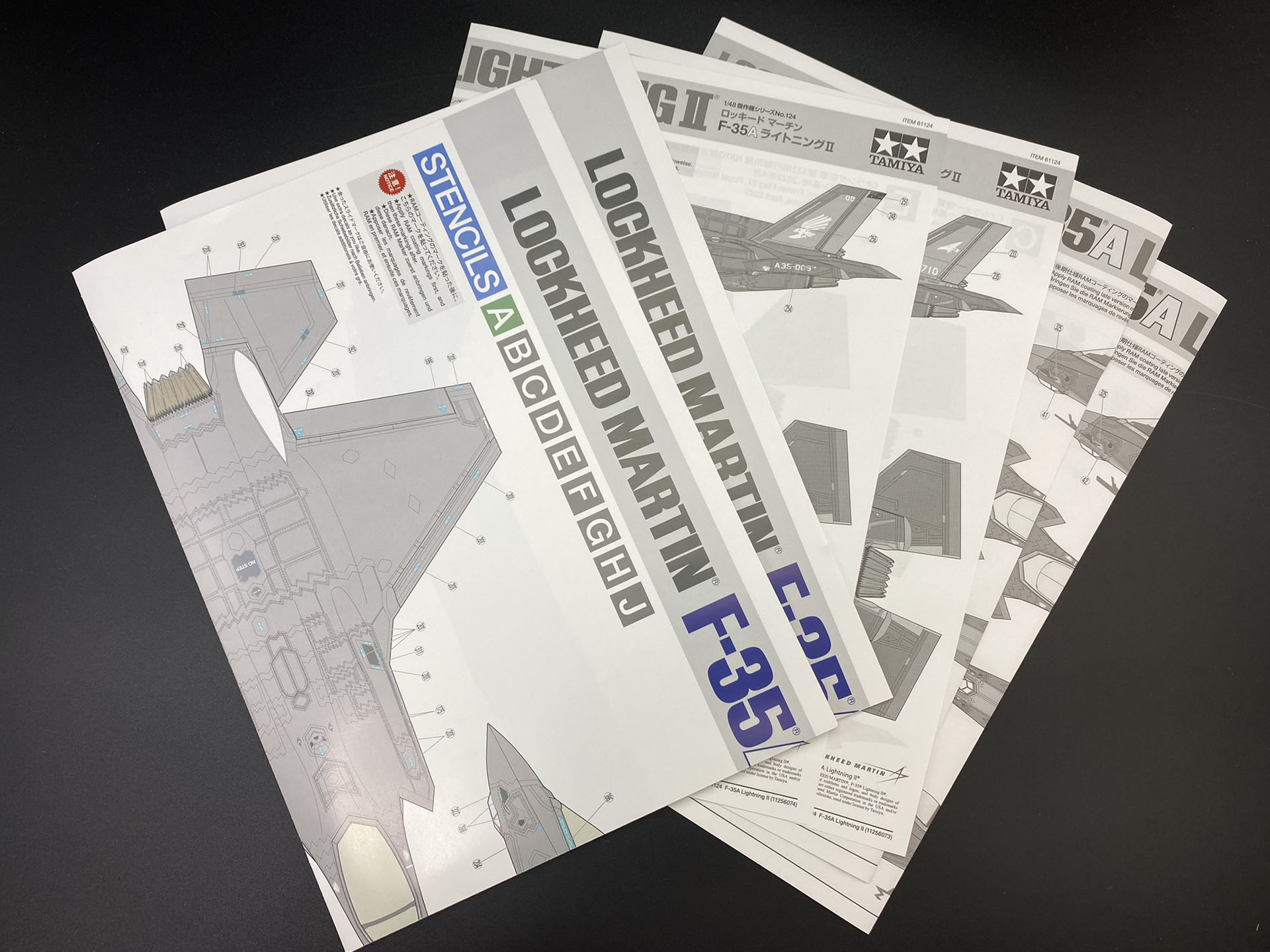 カラーリング、マーキング例は充実しており、資料価値も高い。何よりも見ているだけでワクワクしてくる