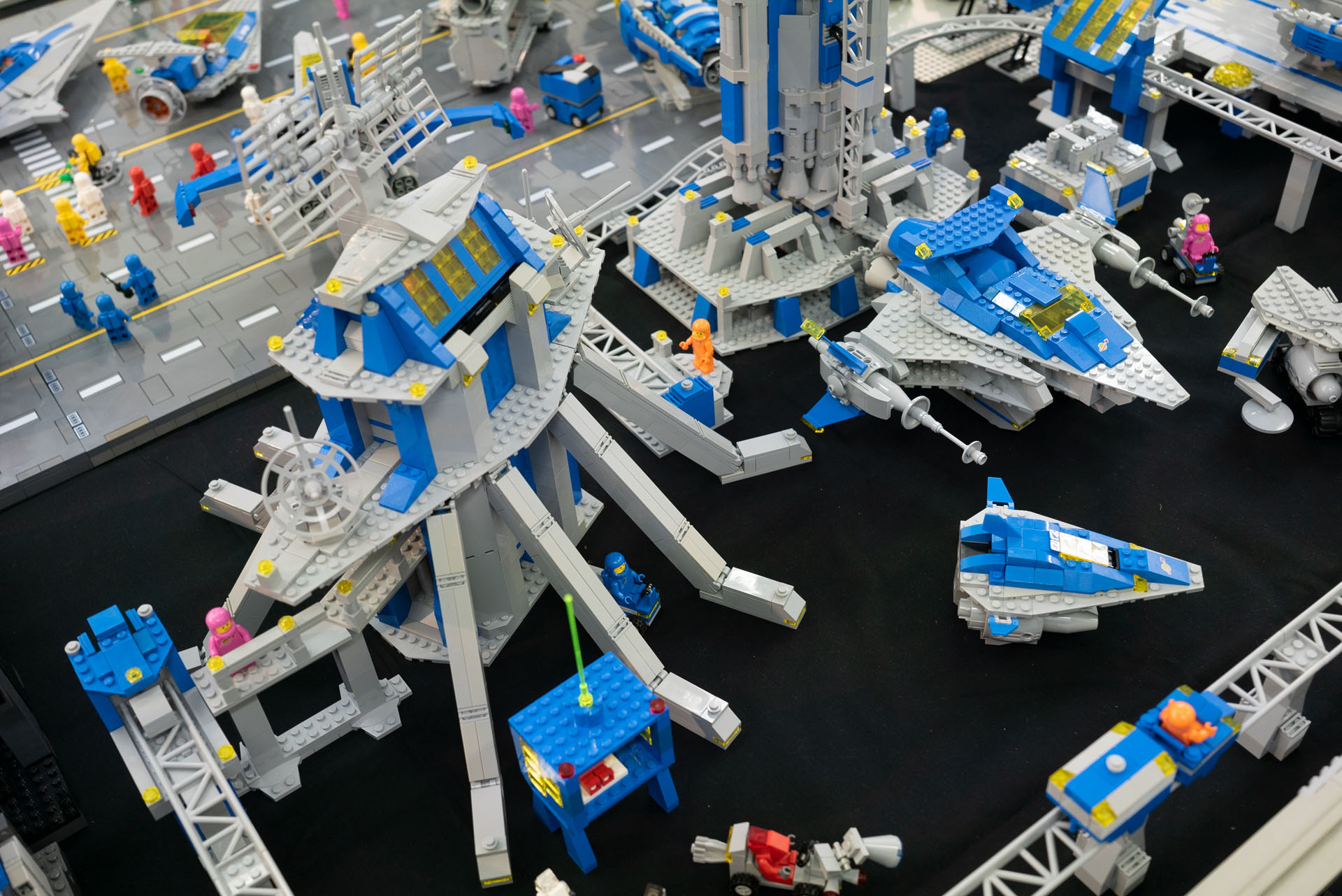 大型の「宇宙基地（イトウ）」があると、とても様になる。このモデルは、イベントの度に改修してよりカッコよくなっていっている