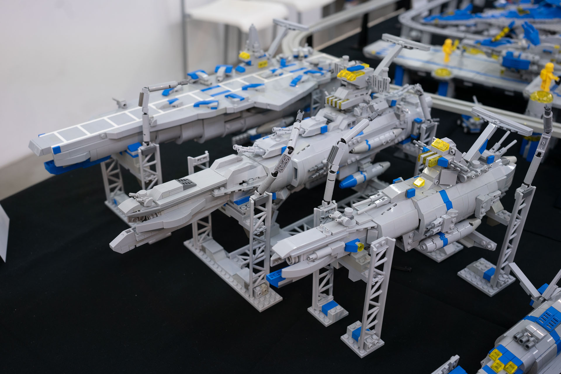 ロボだけでなく、「宇宙戦艦（ふじさわ）」もクラシックスペースのカラーリングにすると、ひと味違った趣がある