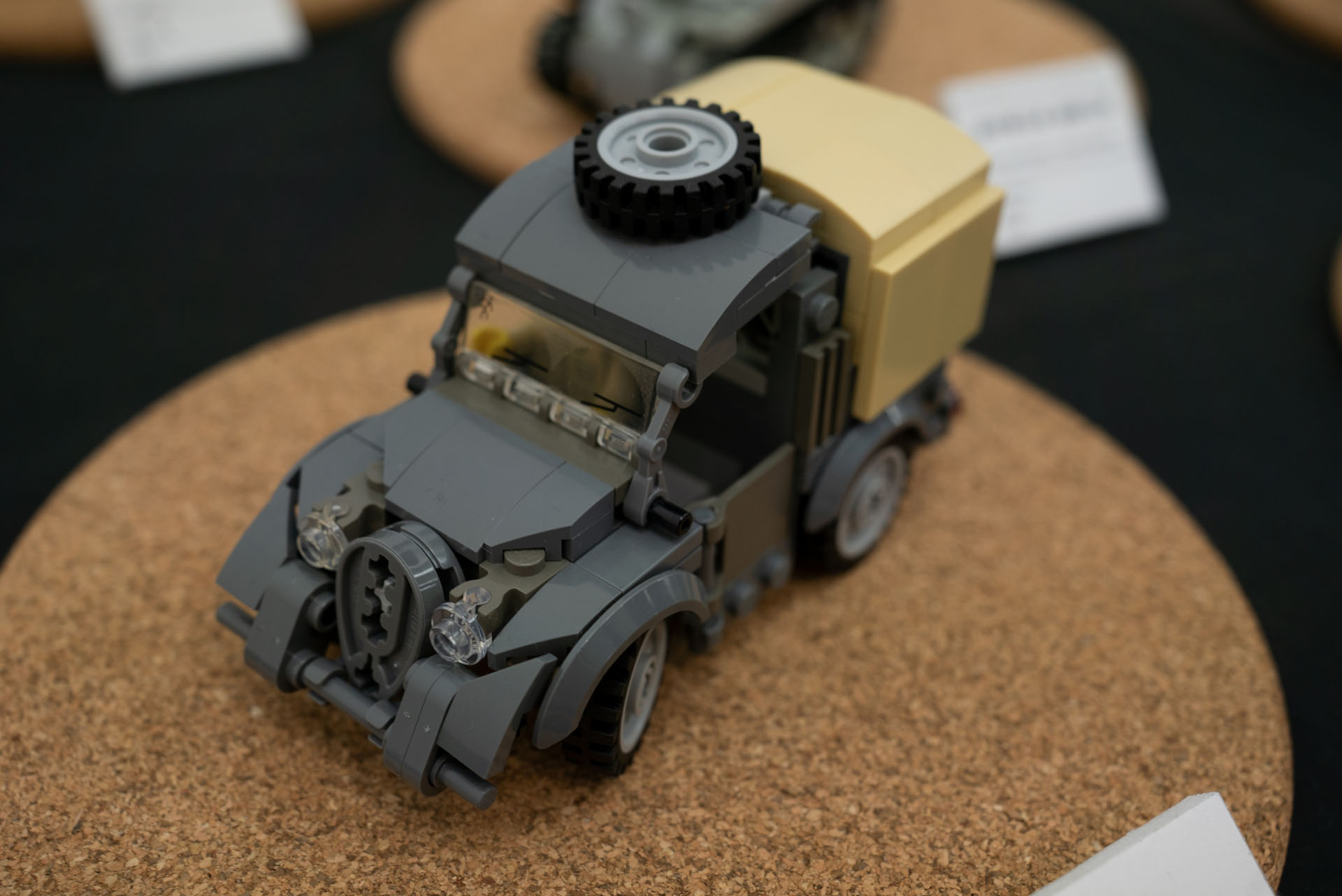 最新のパーツを使った「ミリタリージープ（Col.Fumi ）」ヘッドライト部分のパーツセレクトと組み方は「凄い」の一言